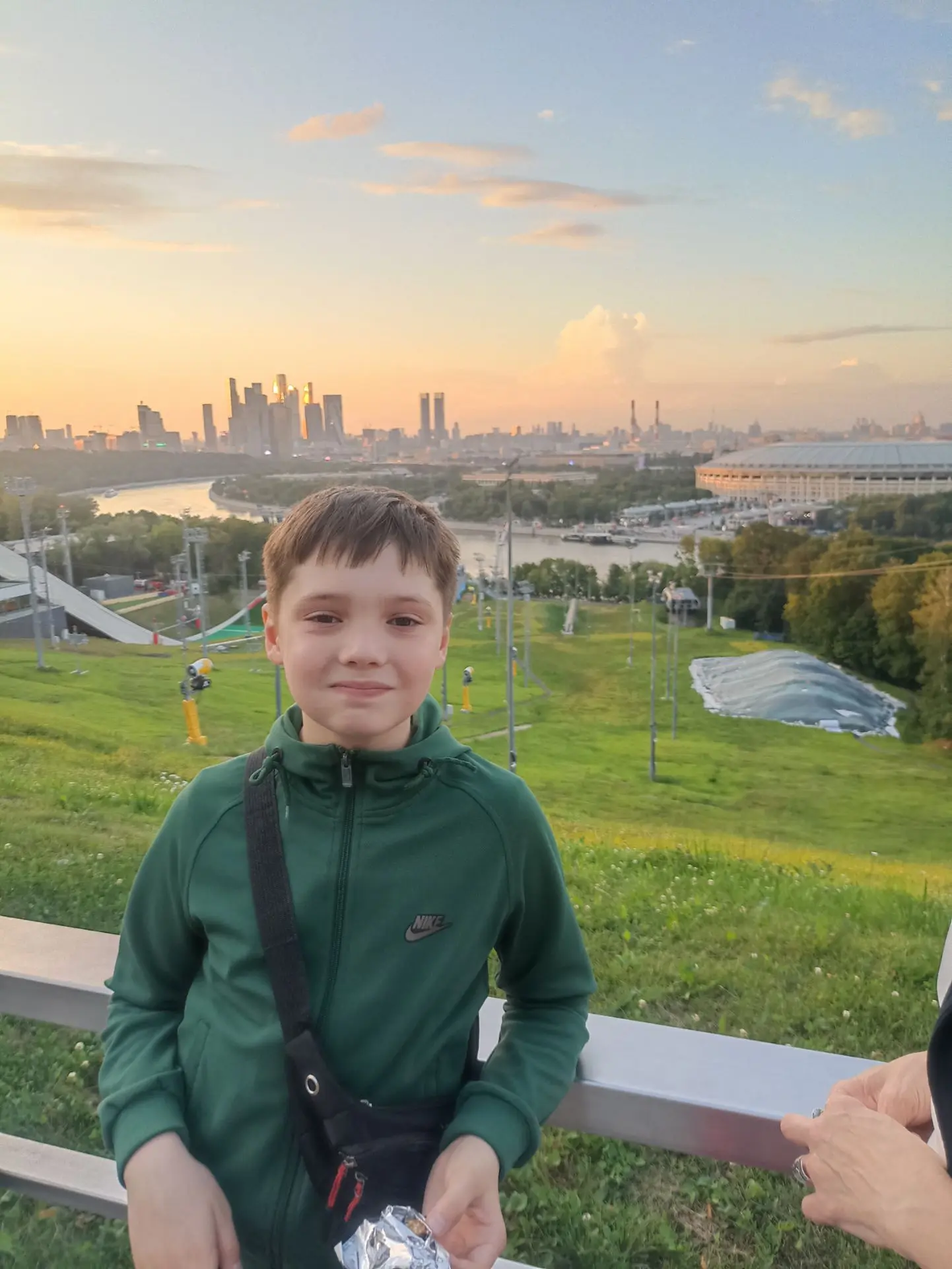 Если приглядеться, можно увидеть Москва-Сити!