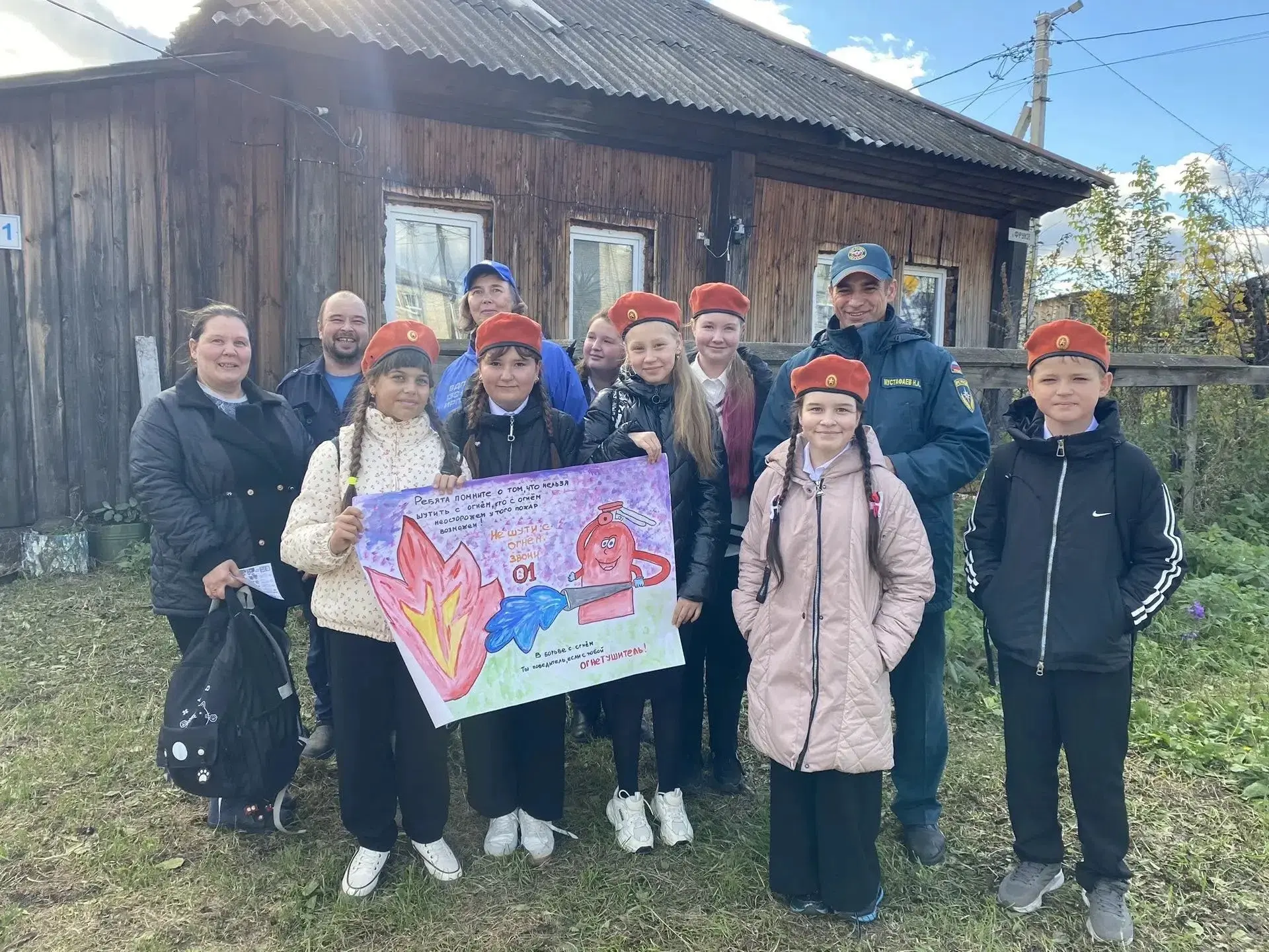 ДРУЖИНА ЮНЫХ ПОЖАРНЫХ НА СТРАЖЕ БЕЗОПАСНОСТИ