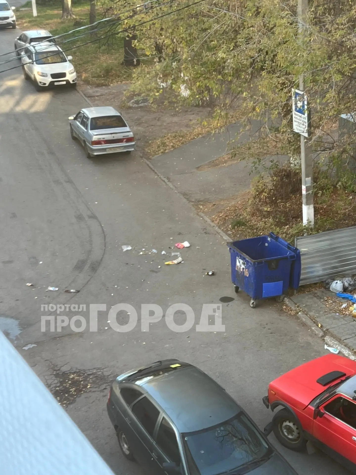 "Винокурова, 16 , снова бардак после работы мусоровоза.