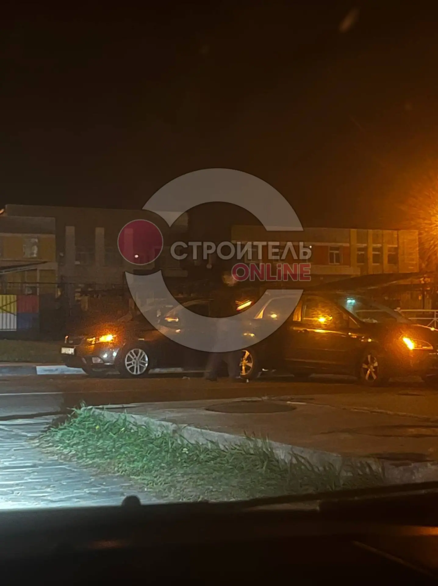 В Строителе возле ТЦ «Велес» произошла авария