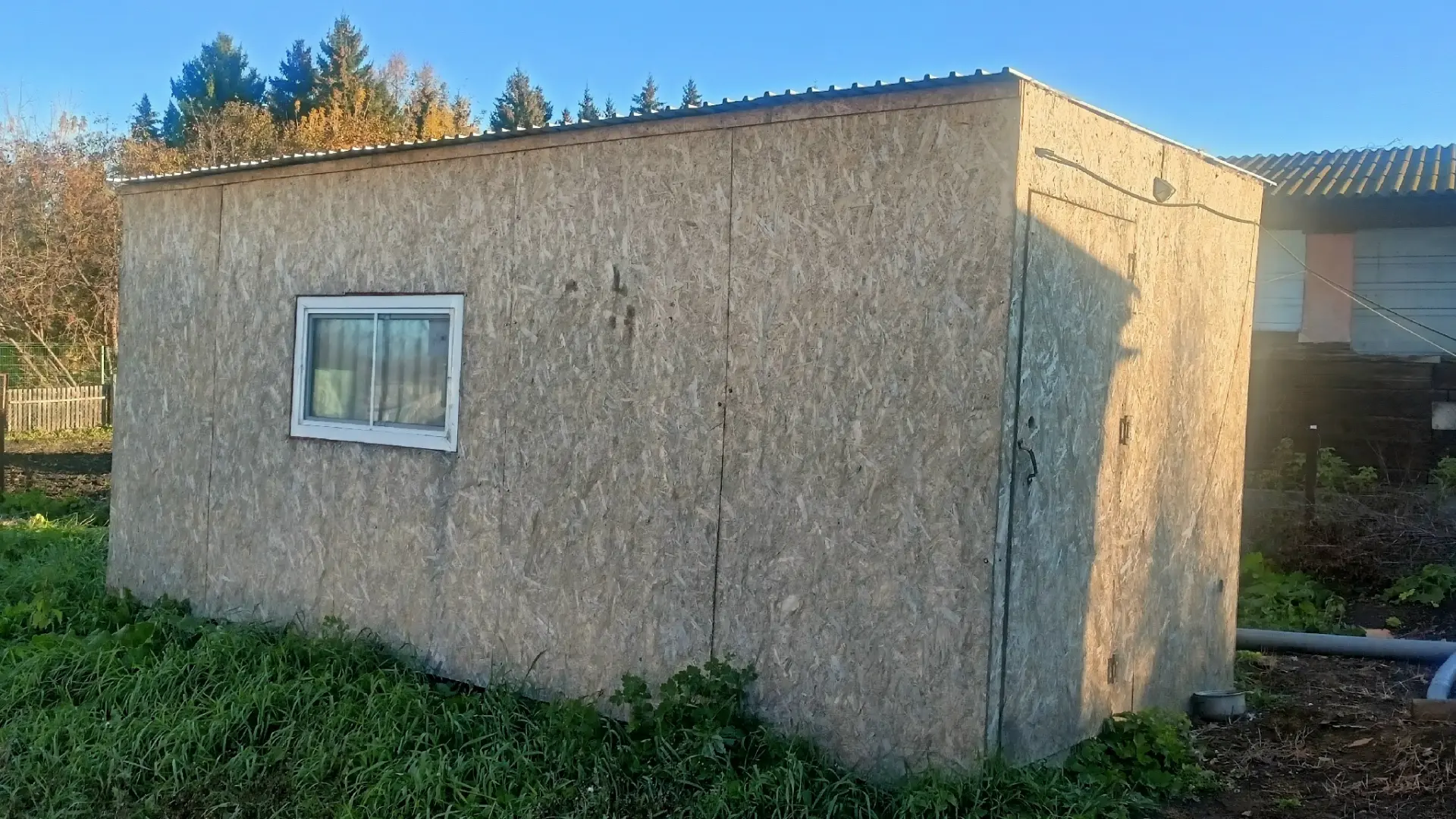 Продам утеплённый вагончик площадью снутри 14 квадратов (2,4×5,8) высота 2,2 метра. Сте...