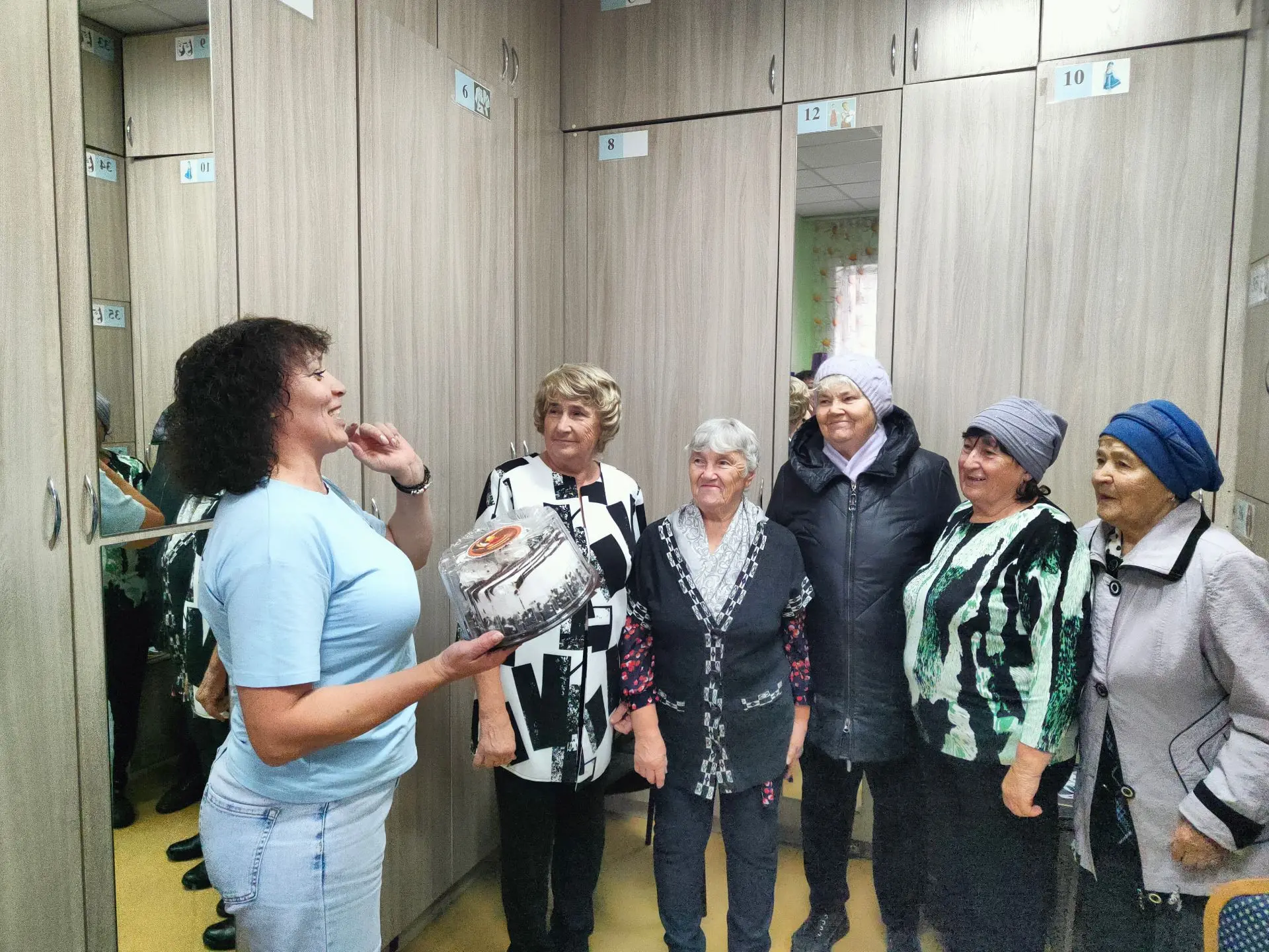 Когда за окном октябрь раскрашивает тайгу в золото, а воздух пахнет осенью, в Хор-Тагни...