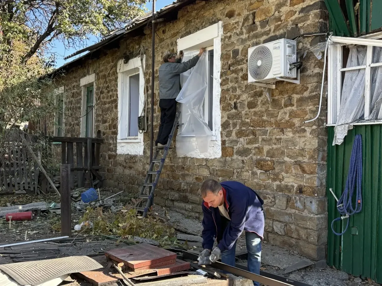 🚨 БПЛА атаковали жилой район Красного Луча: повреждены дома