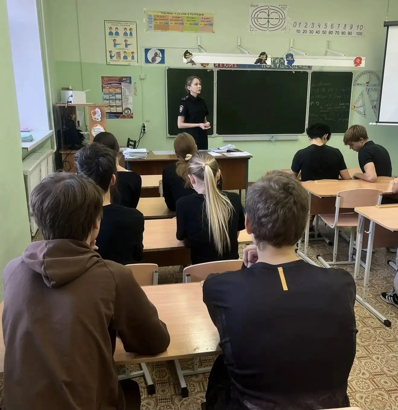 📔Сегодня, 14 октября 2026 года, для учащихся 11-х классов прошла встреча с инспектором...
