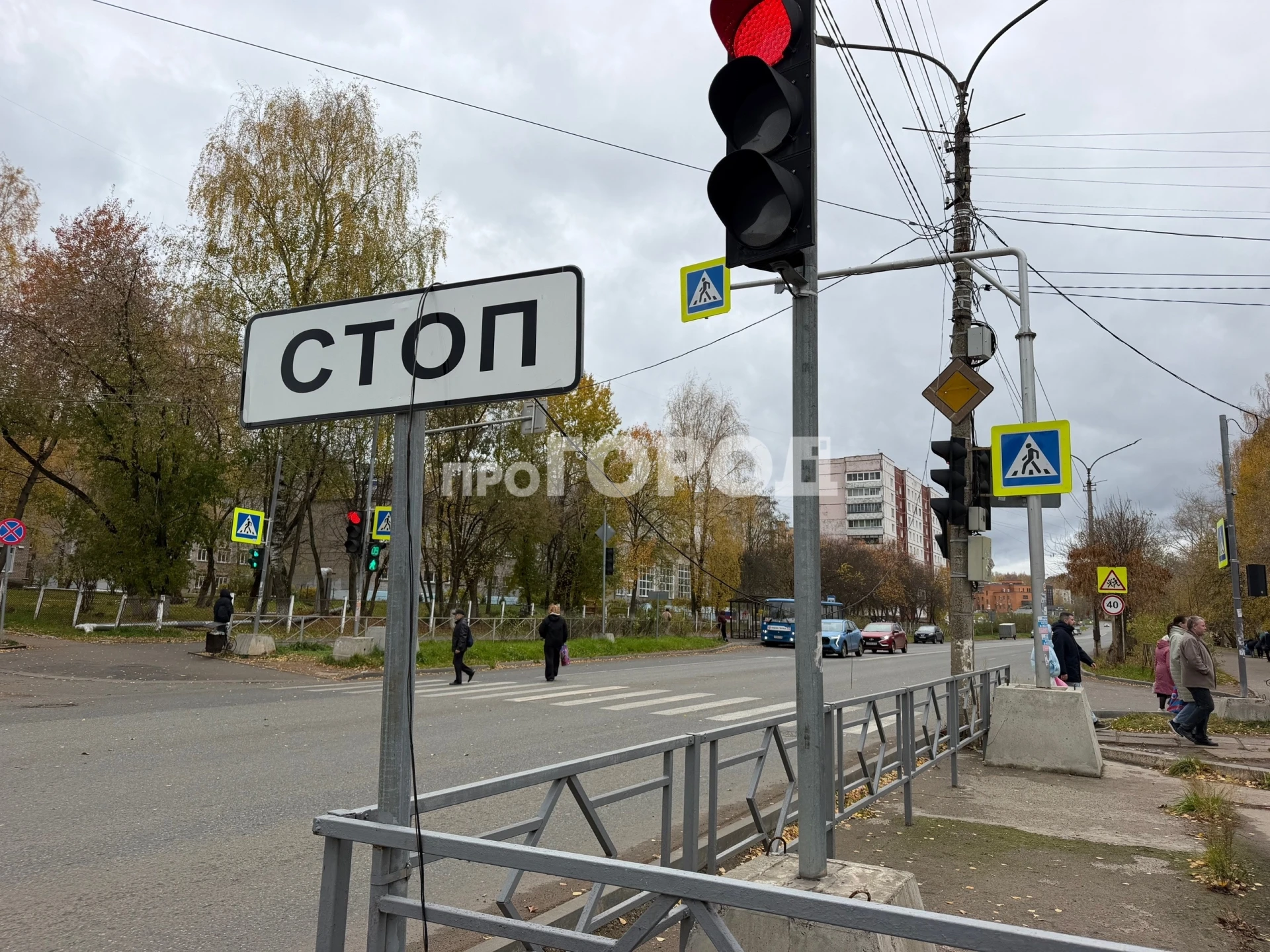 Подписчики сообщают, что у "Руси" оборван провод: он висит и постепенно опускается на п...