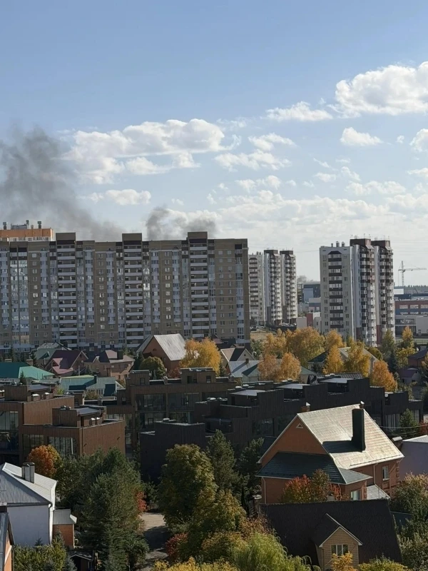 ❗️️В Оренбурге на территории ТРЦ «КИТ» произошло возгорание утеплителя