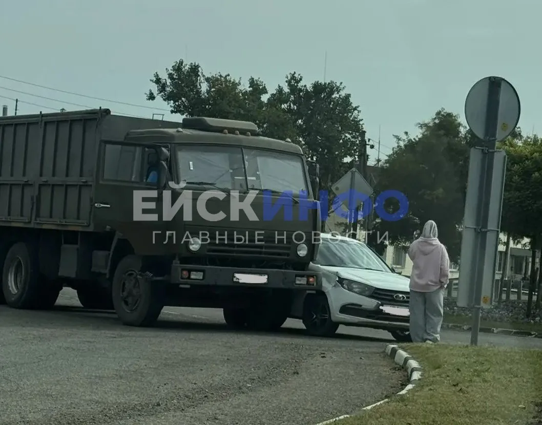 🚨 ДТП на кольце ул. Щорса/Коммунистическая