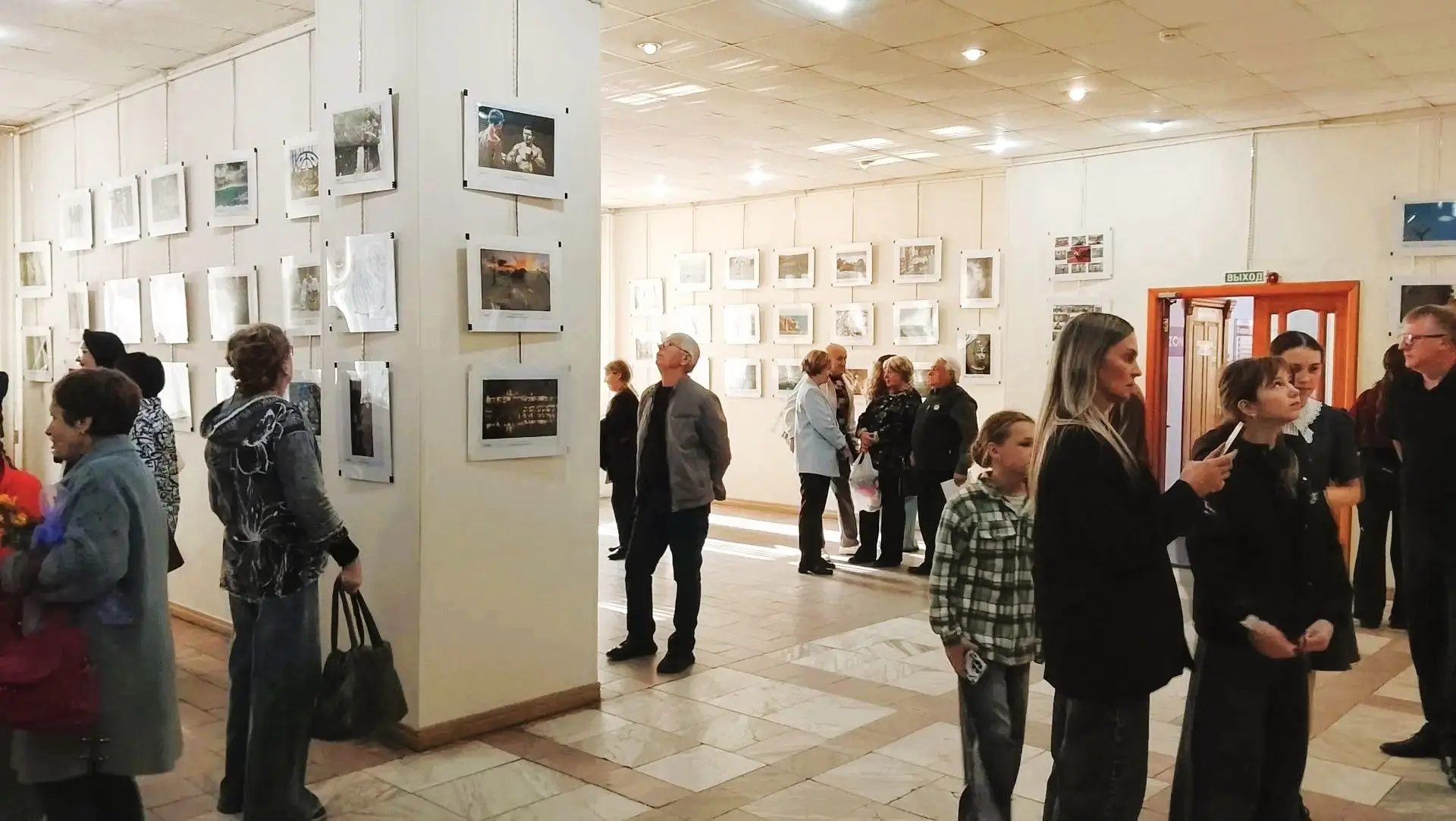 📸 В выставочном зале Дома художников Уссурийска открылась юбилейная фотовыставка «10 л...