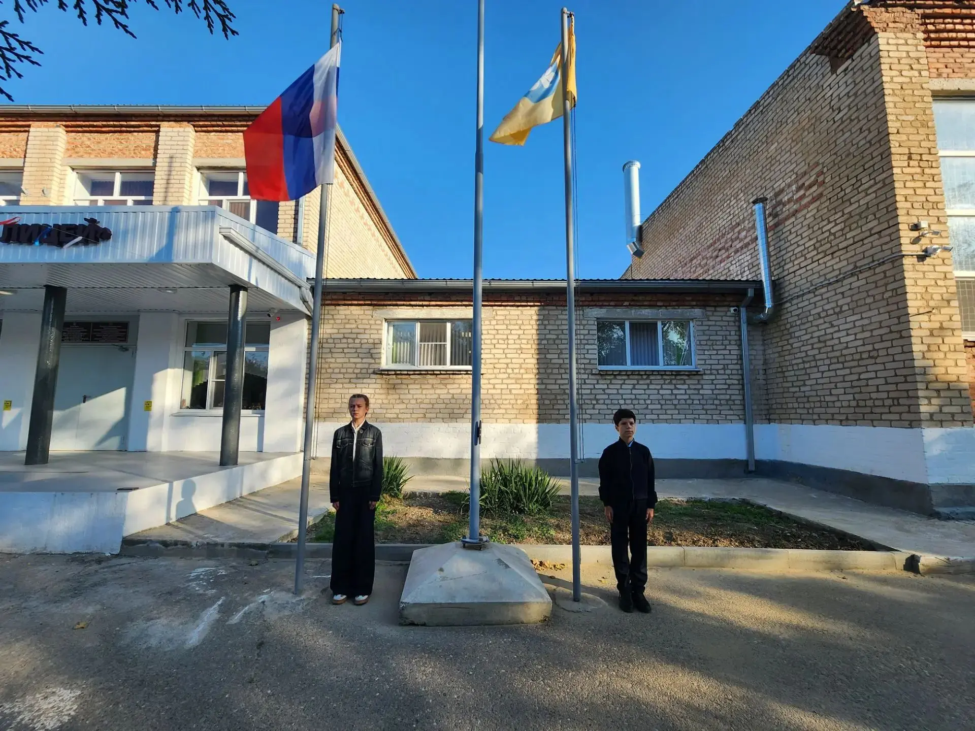 💫 Новая учебная в нашем лицее началась с традиционной линейки.