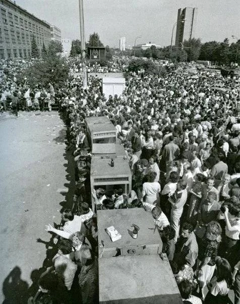 Очередь в МММ, Mocква 1990-e.