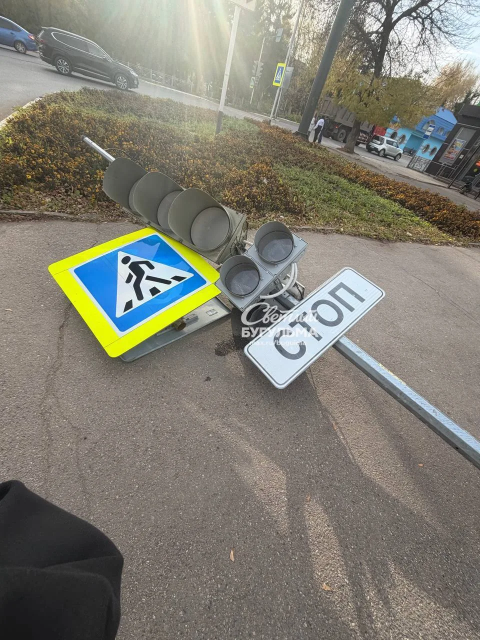 🚦 На перекрёстке Гафиатуллина и Октябрьской снесли светофор