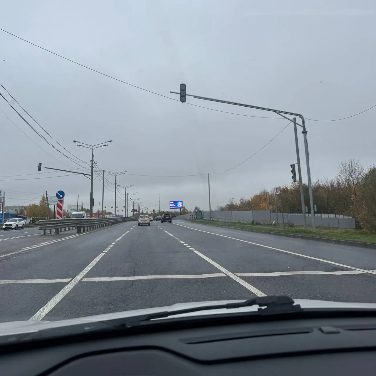 На Лихачах отключены светофоры
