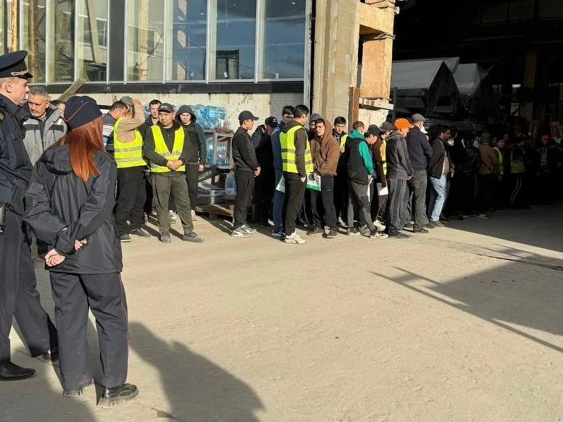 ⚡ В Электростали мигрантов штрафуют после рейдов полиции