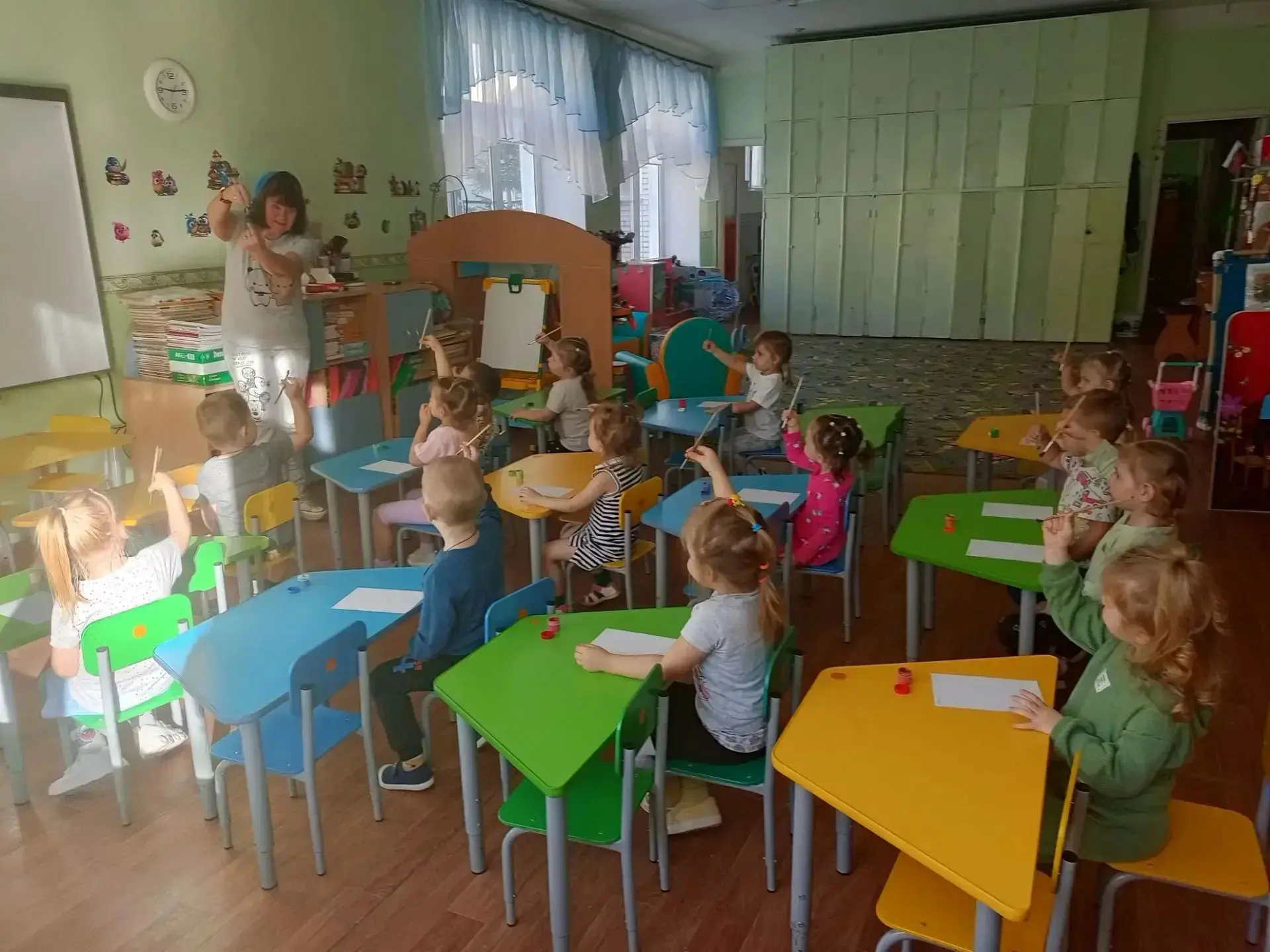 🎨 Сегодня в младшей  группе. "Солнышко 🌞 " под руководством воспитателя  Анжелы Никол...