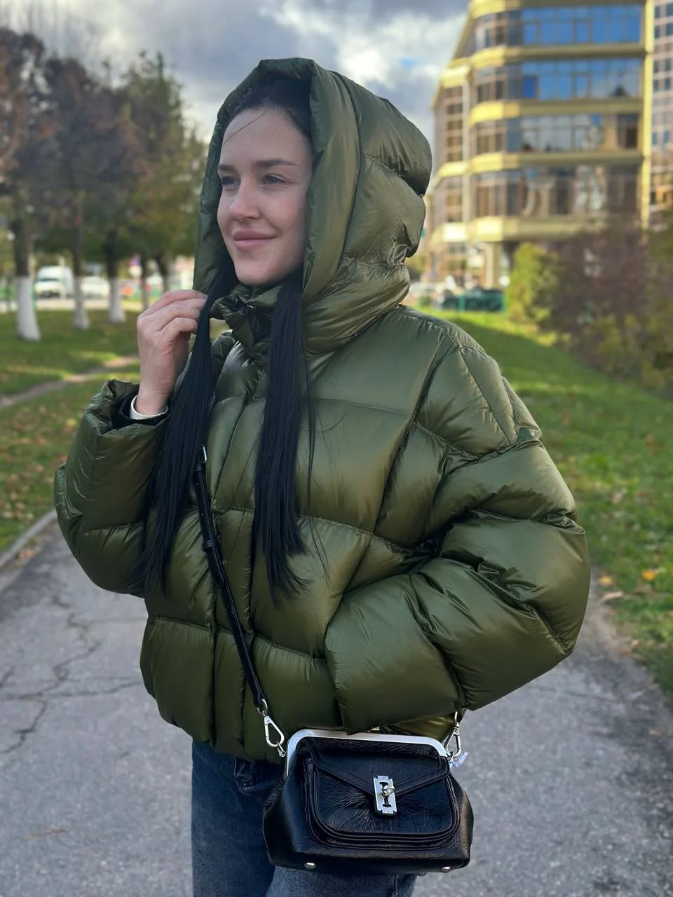 Эта куртка идеально дополнит повседневные кэжуал образы!💚