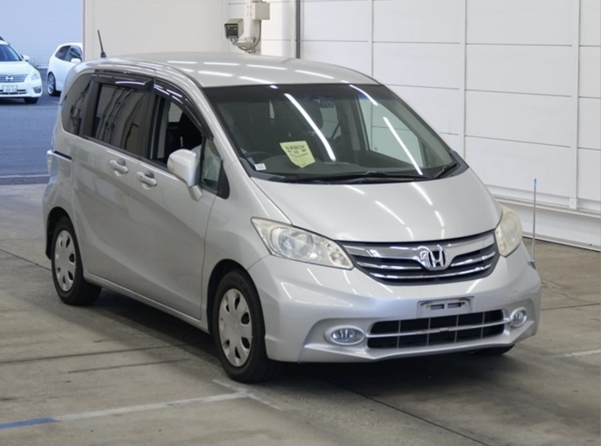 Honda Freed 2011 года.