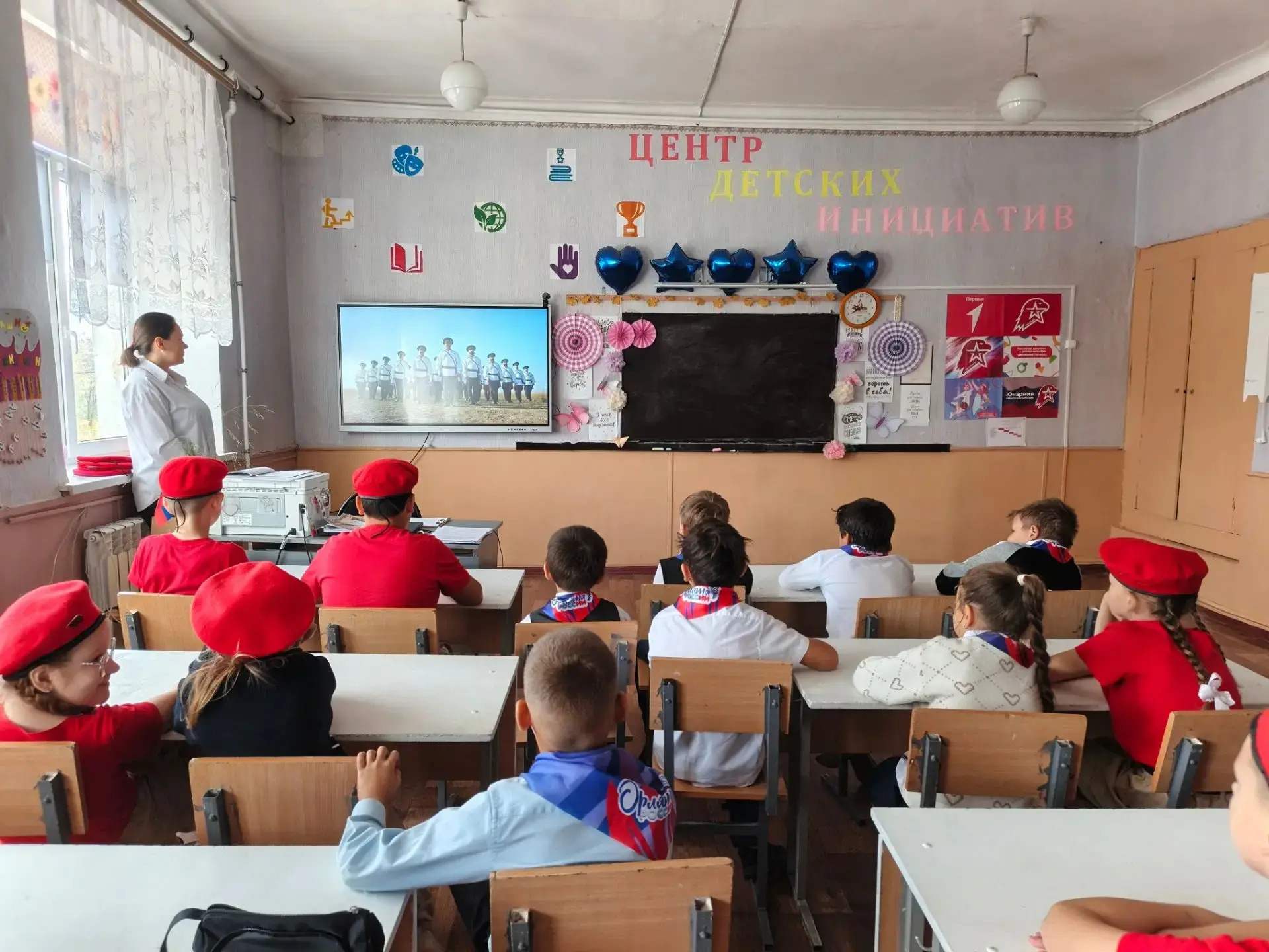 Сегодня в нашей школе состоялось важное мероприятие, посвящённое Дню казачьей воинской ...