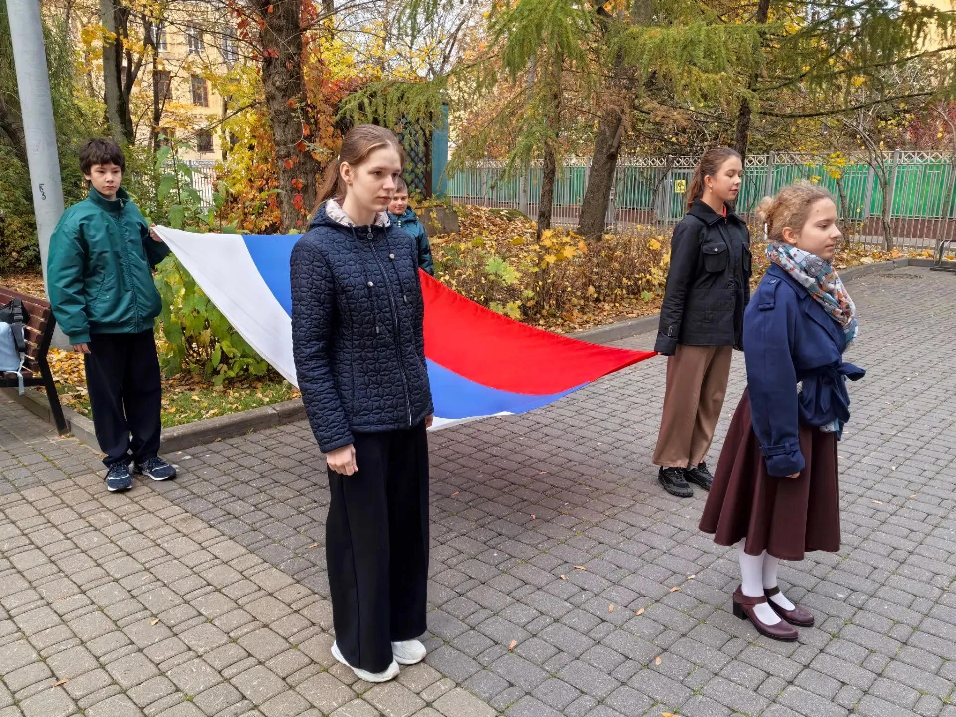 🇷🇺 Открыли новую учебную неделю торжественной церемонией поднятия флага и исполнением...