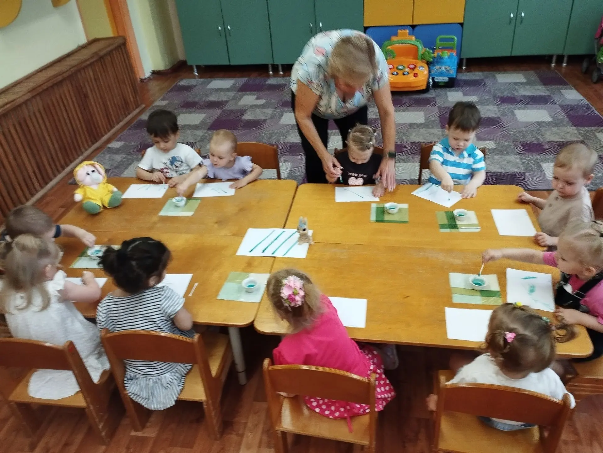 🎨 Маленькие художники в действии!