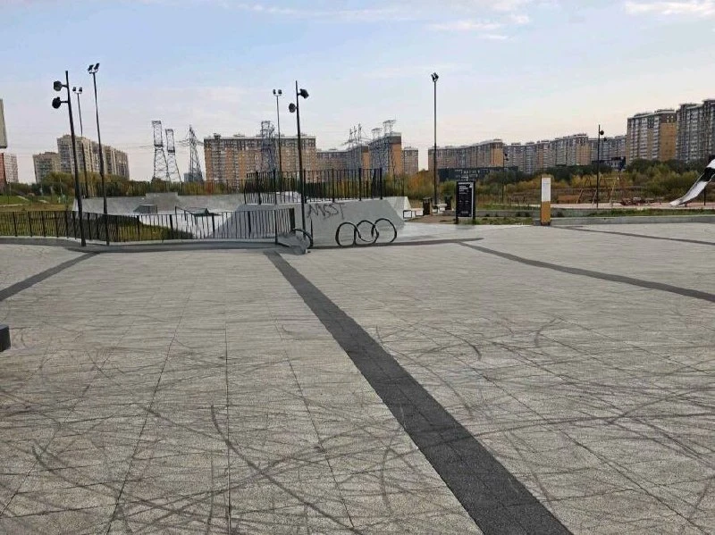 🛠 В Некрасовке жители жалуются на сломанную велопарковку в парке «Дружба»
