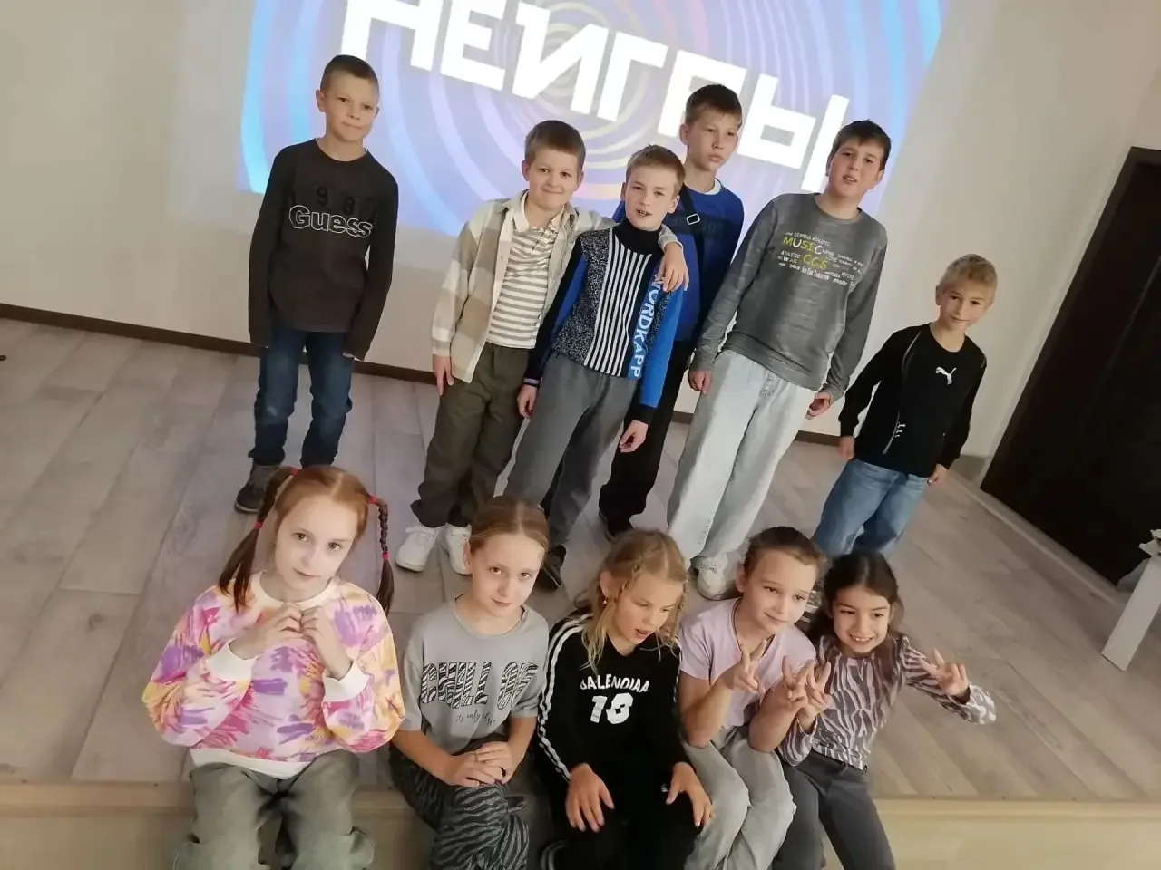 Ученики 2 «А» класса провели выходные не только весело, но и с пользой. В городском пар...