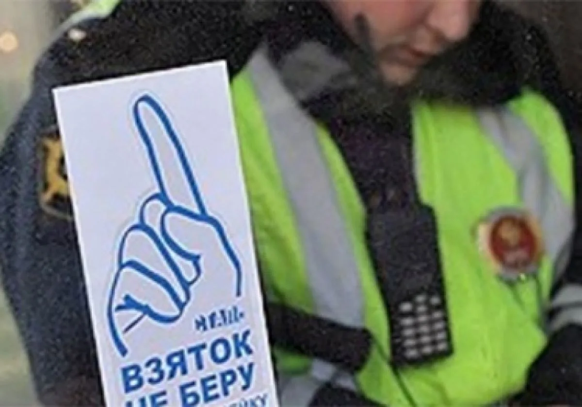Предложив взятку, москвич лишился суммы в 5 раз больше
