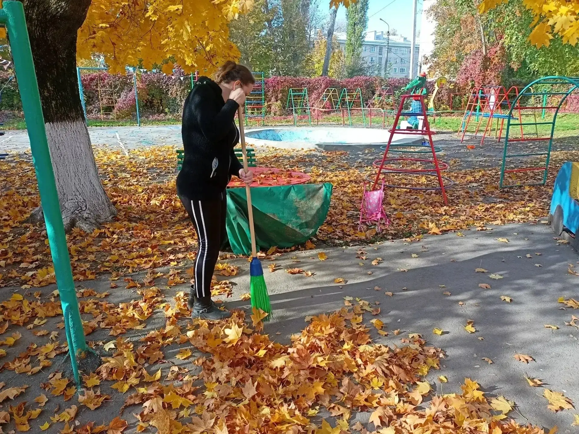 🍁Наши замечательные сотрудники не сидят без дела! Сегодня вновь прошли дружные осенние...