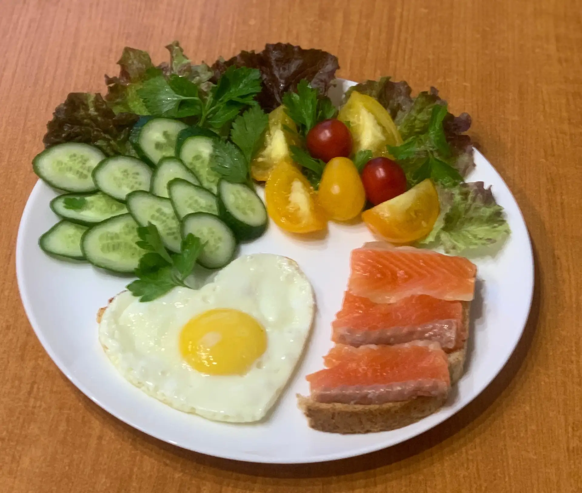 Всегда очень вкусная рыбка и Ваши прекрасные домашние торты, которые выглядят просто су...