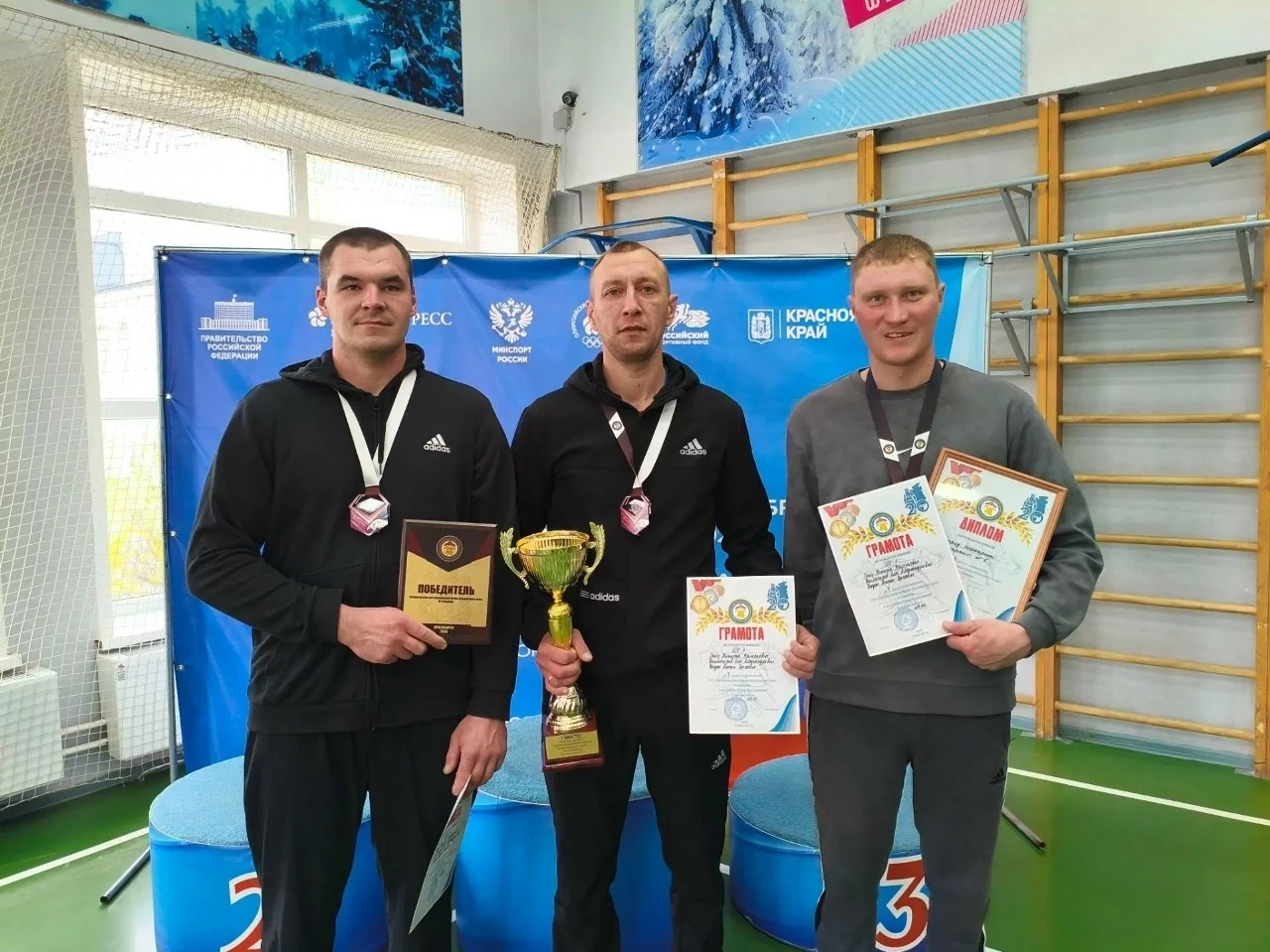 🏆 Сила, выносливость, победа: пожарные показали класс в бассейне