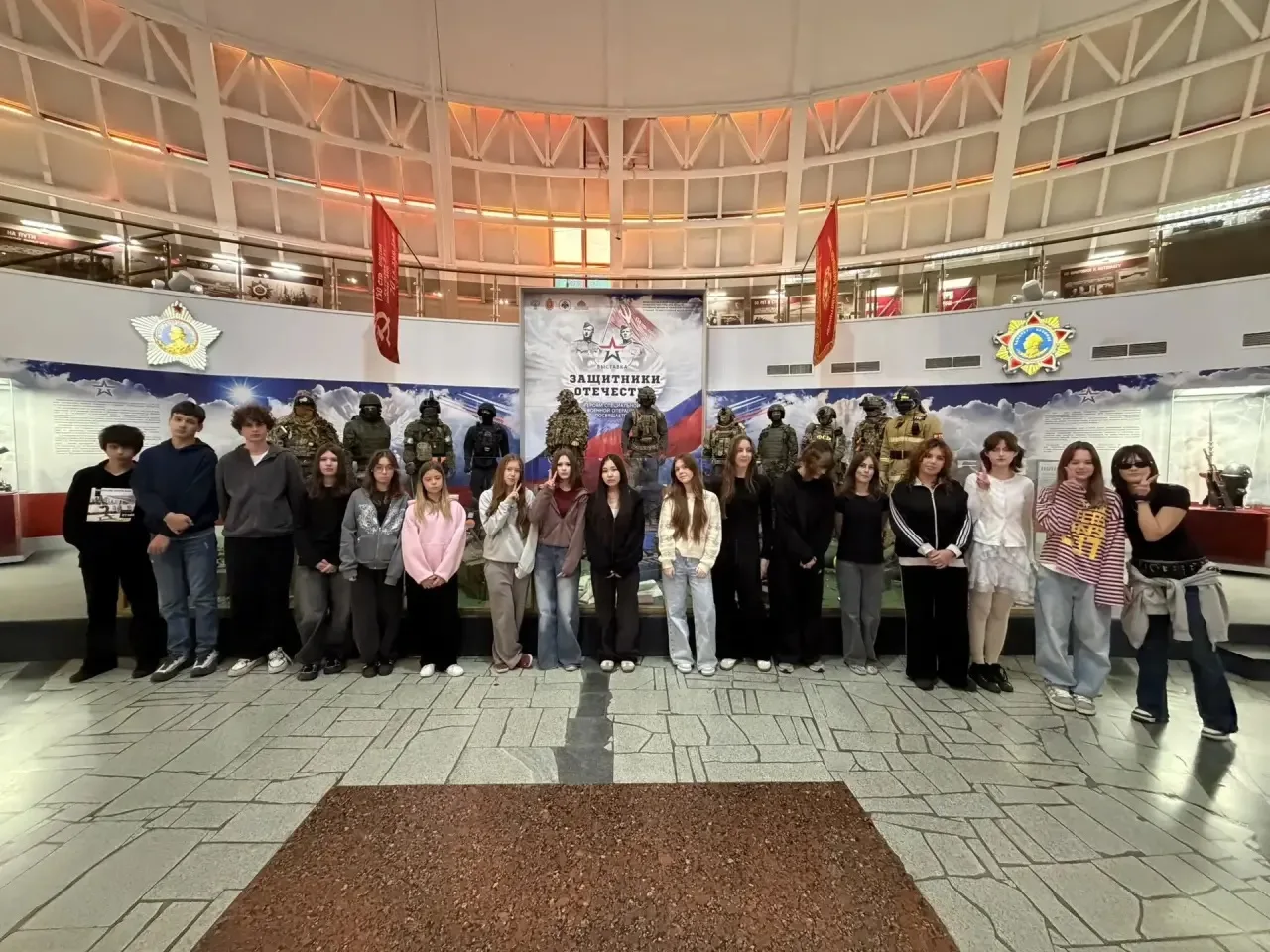 🎉 Ученики 3 класса А вместе с классным руководителем Надеждой Михайловной и родителями...