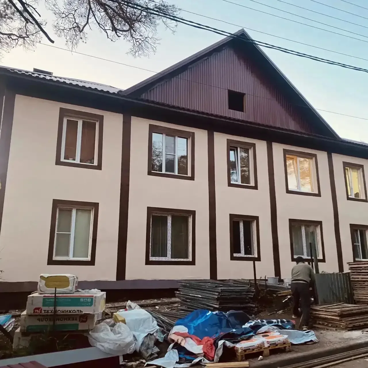 Завершили восстановление кровли, фасада и коммуникаций в жилом доме по ул. Морская, 3 п...