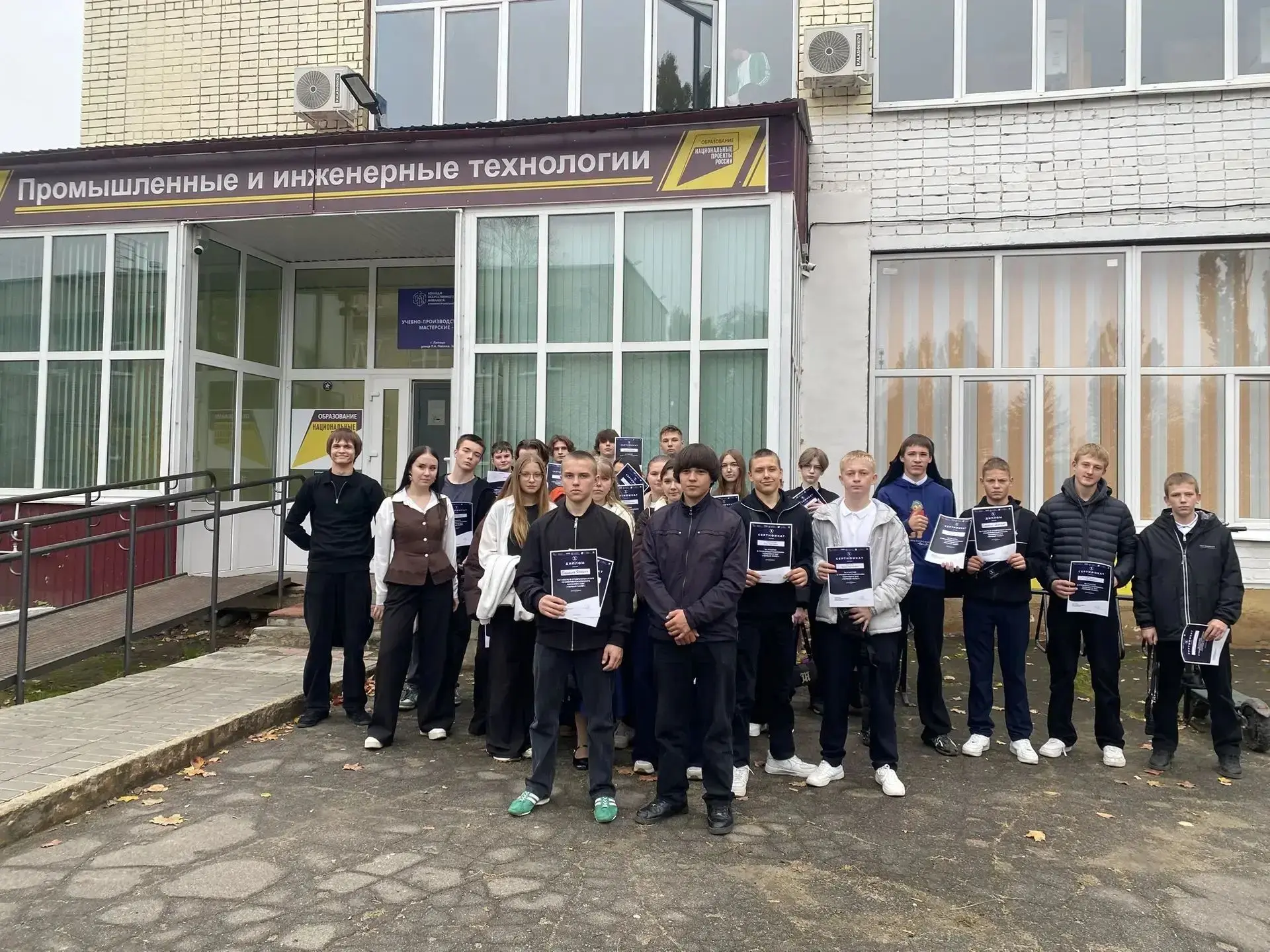 В рамках работы Центра профориентации "Шаг в будущее" обучающиеся 9а класса средней шко...