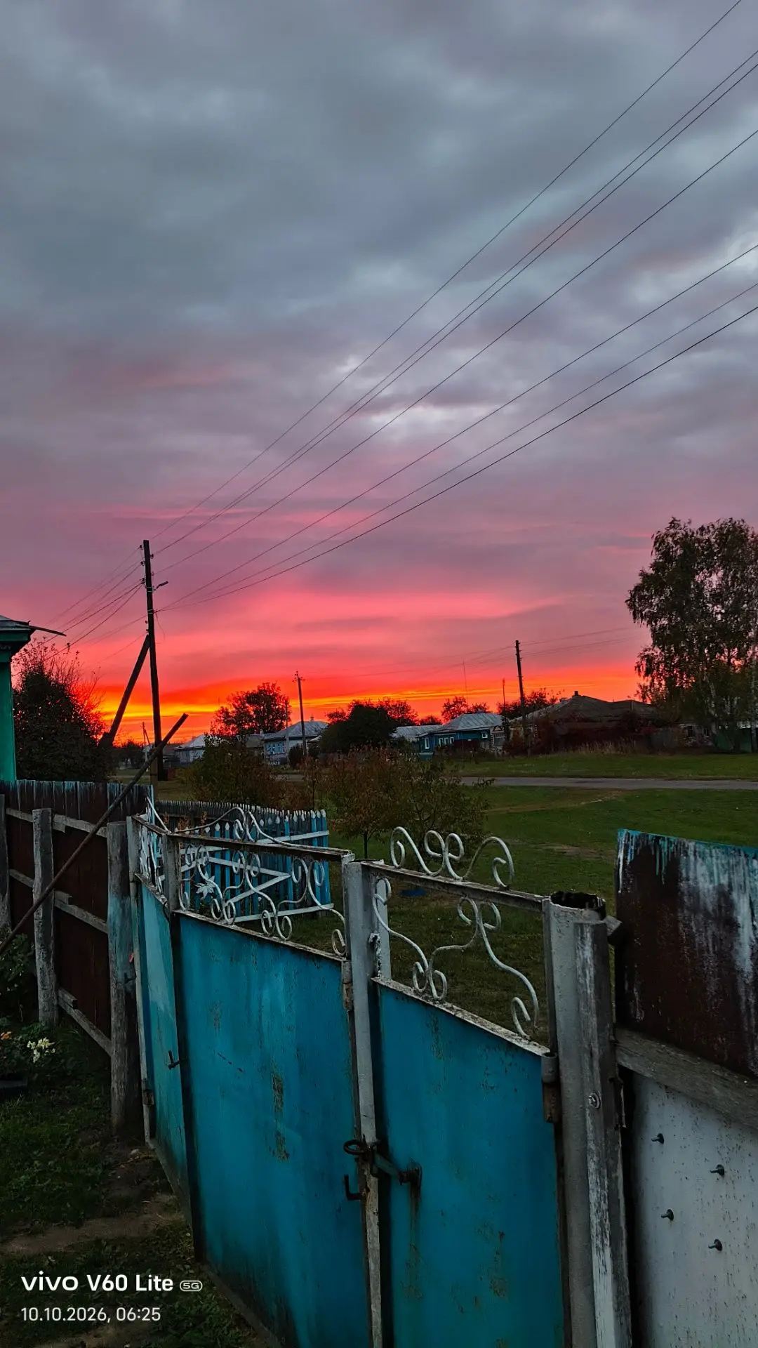 Доброе деревенское утро, рассвет такой красивый.