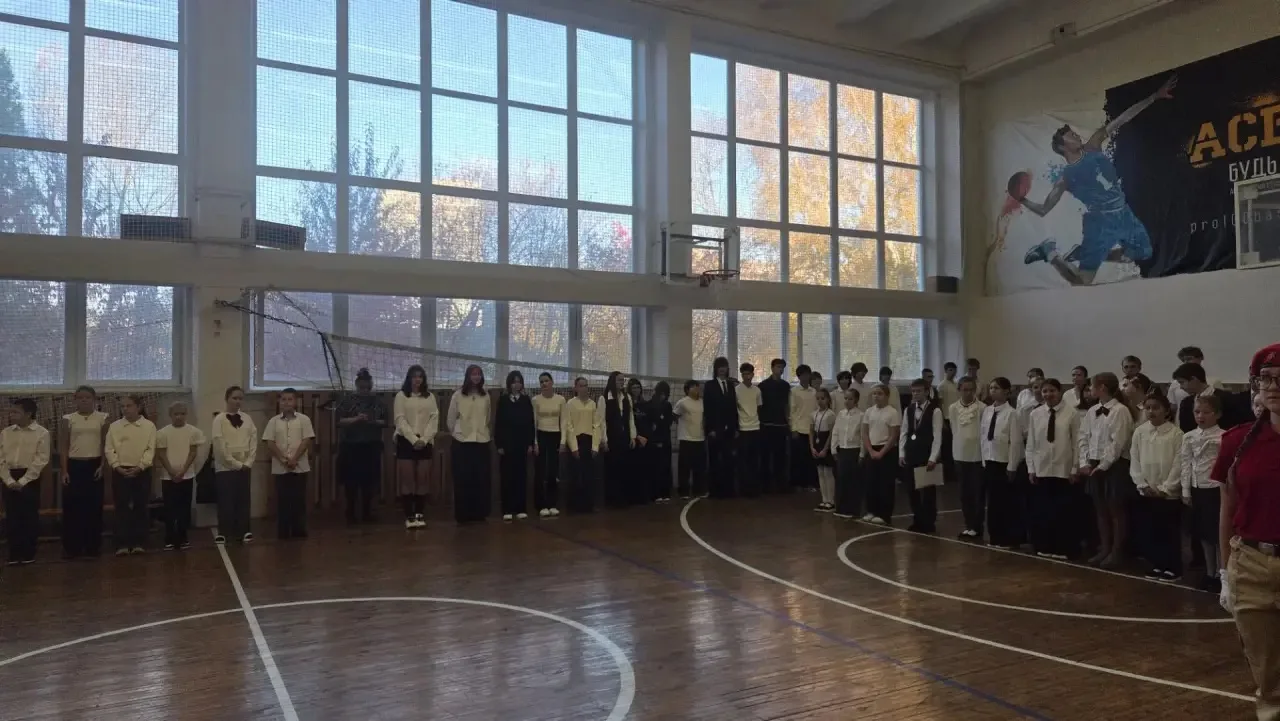 🇷🇺 Торжественная линейка, посвящённая поднятию Государственного флага Российской Феде...