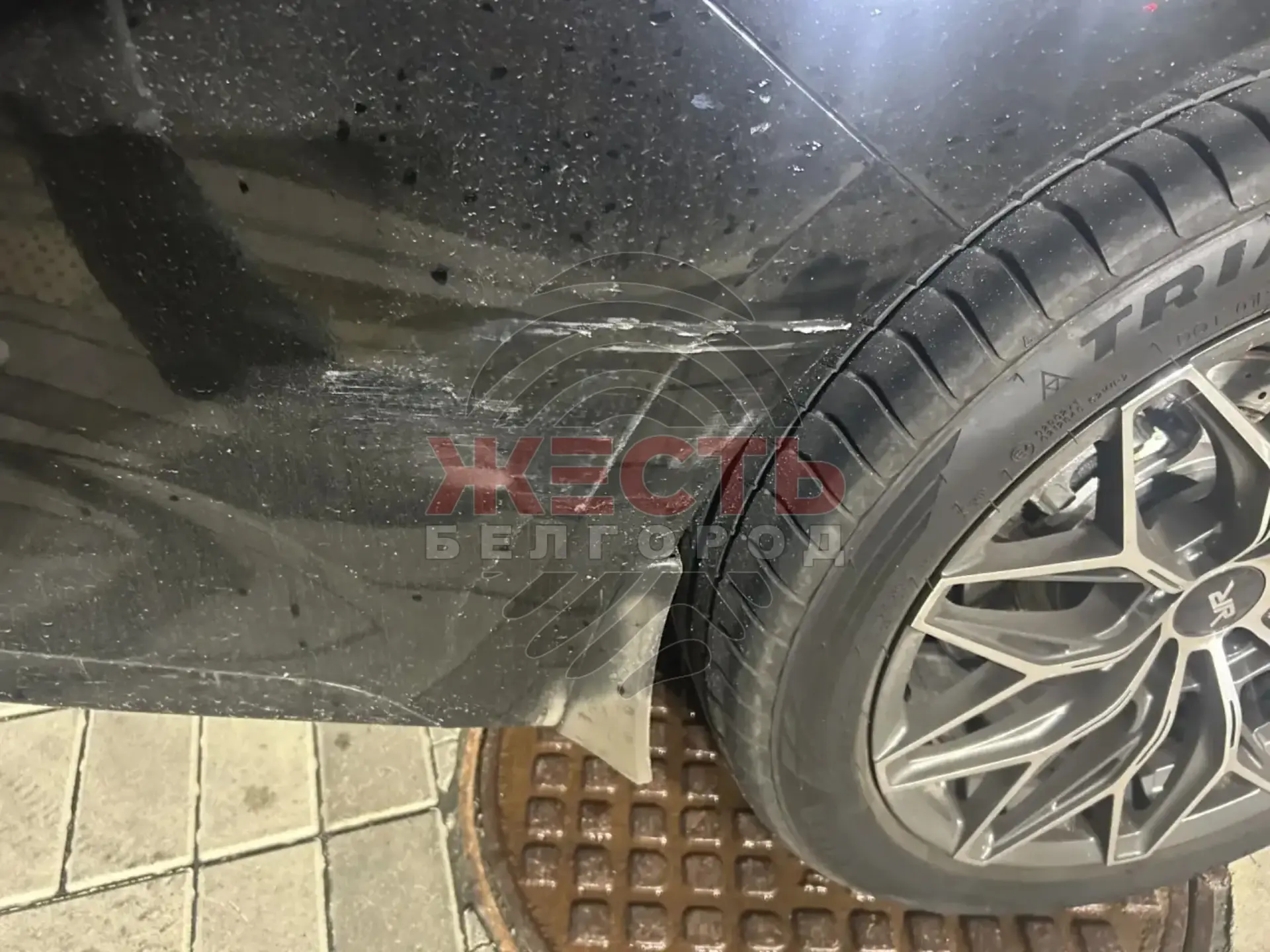 Вчера на проспекте Ватутина, 8а водитель задел припаркованную Kia и скрылся