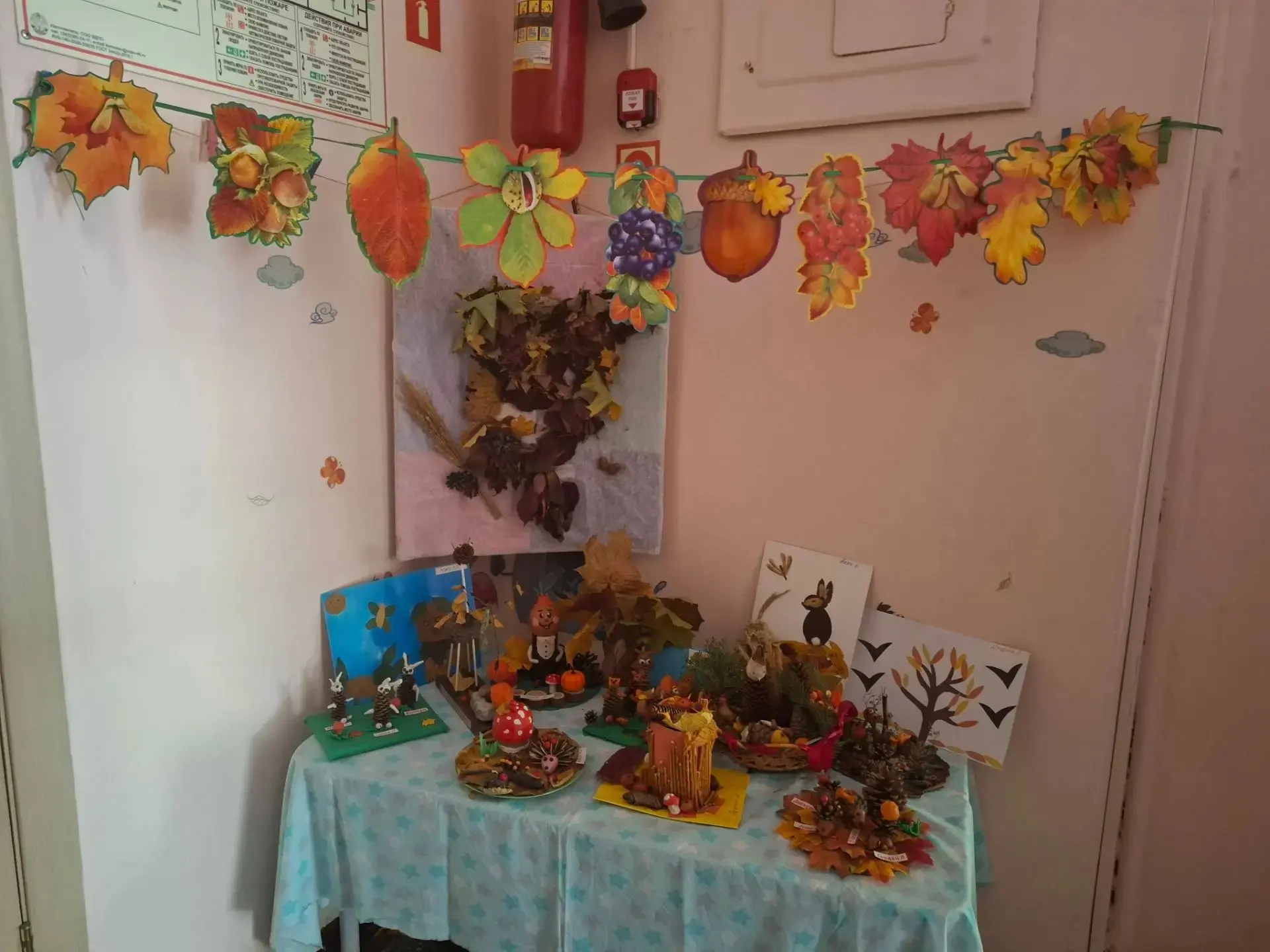 Старшая группа подвела итоги осениго конкурса "Осенние фантазии"🍂🍁🍂. Перед жюри стоя...