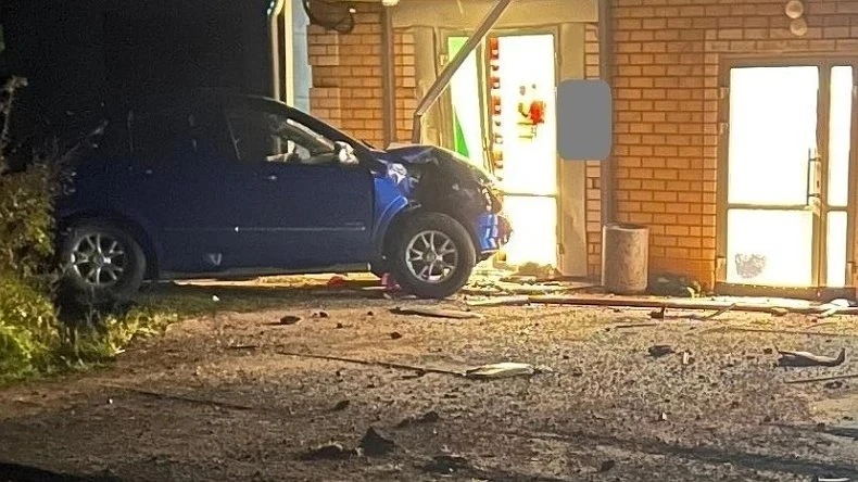 В деревне Ичетовкины под Афанасьево 14-летний школьник за рулем SsangYong врезался в зд...
