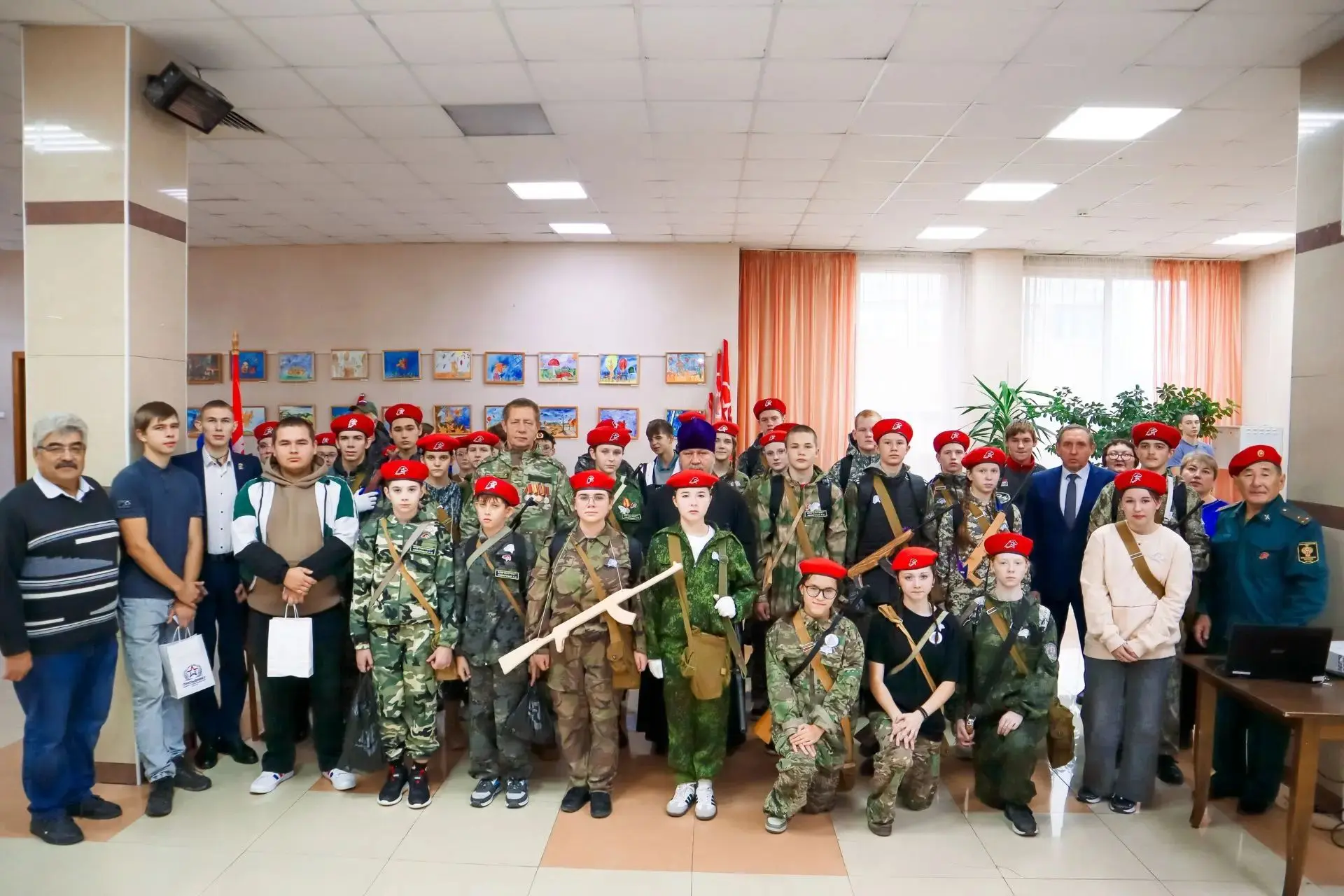9 октября наши школьники приняли участие в военно-спортивной тактической игре «Юнармеец...