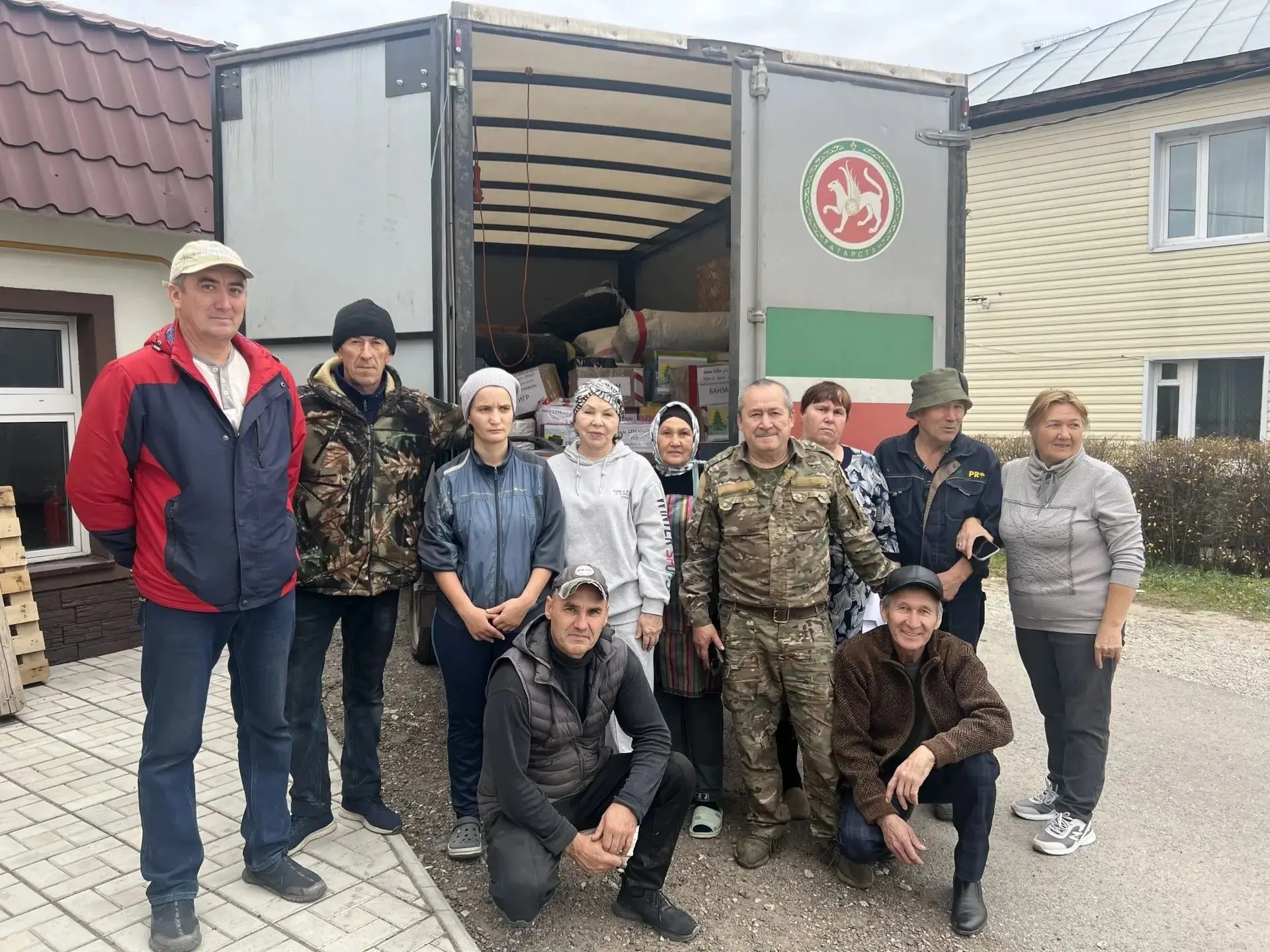 🪖📦 Саба районы халкы махсус хәрби операциядә хезмәт итүче егетләргә ярдәм итүен дәвам...