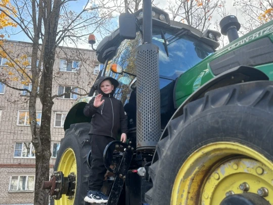 На сельскохозяйственной ярмарке — настоящая техника и тест-драйв автомобилей !