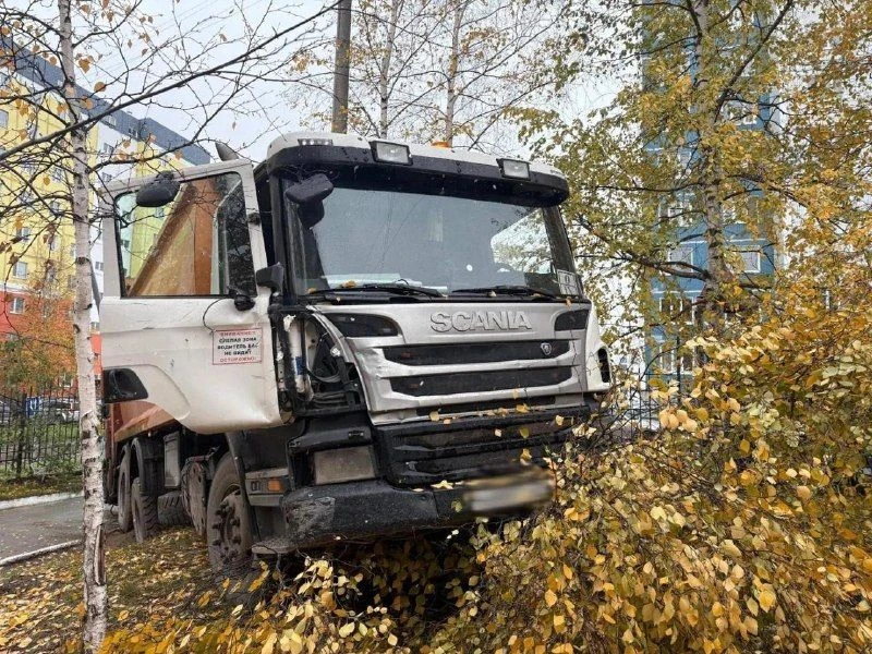 ДТП с мусоровозом случилось в Нижневартовске в минувшие выходные и очень удивило вартов...
