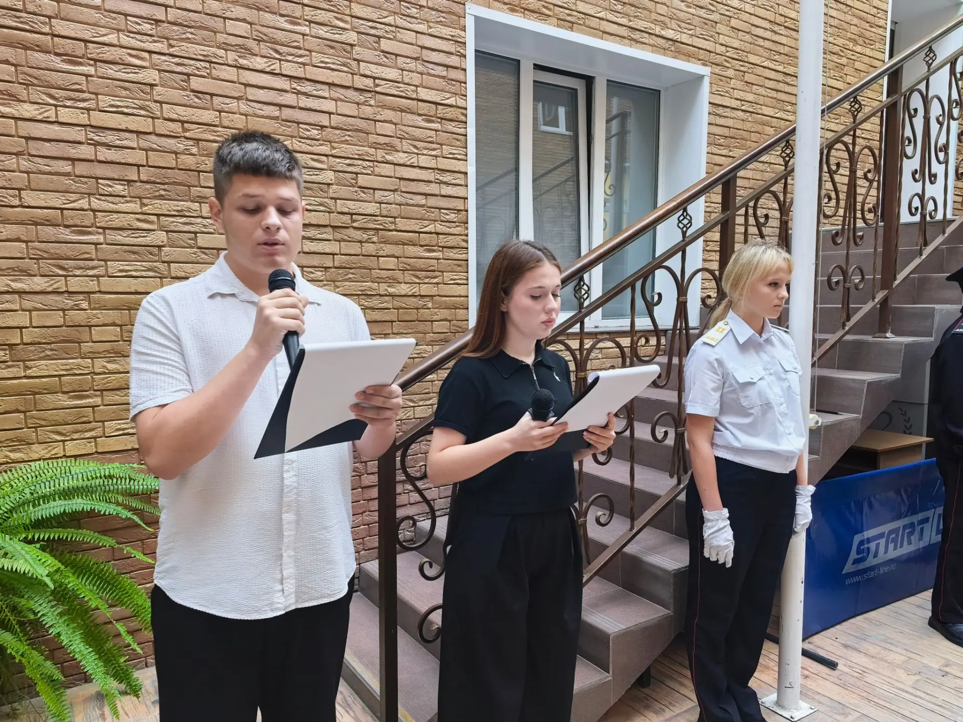 🇷🇺С торжественной линейки началась новая учебная неделя в Анапском индустриальном тех...