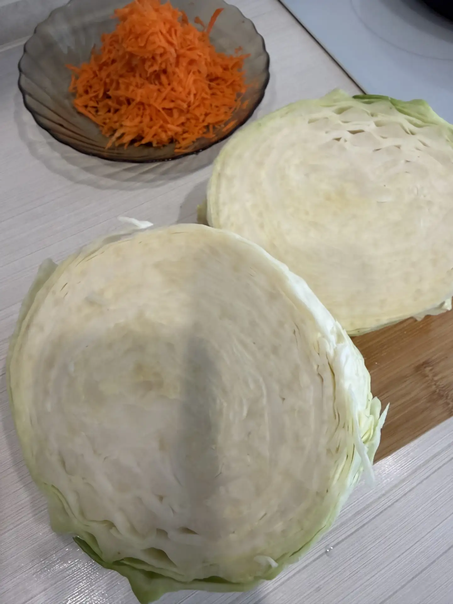 Дошли руки до капусты 😁 Один качан помещается в трехлитровую банку 👌