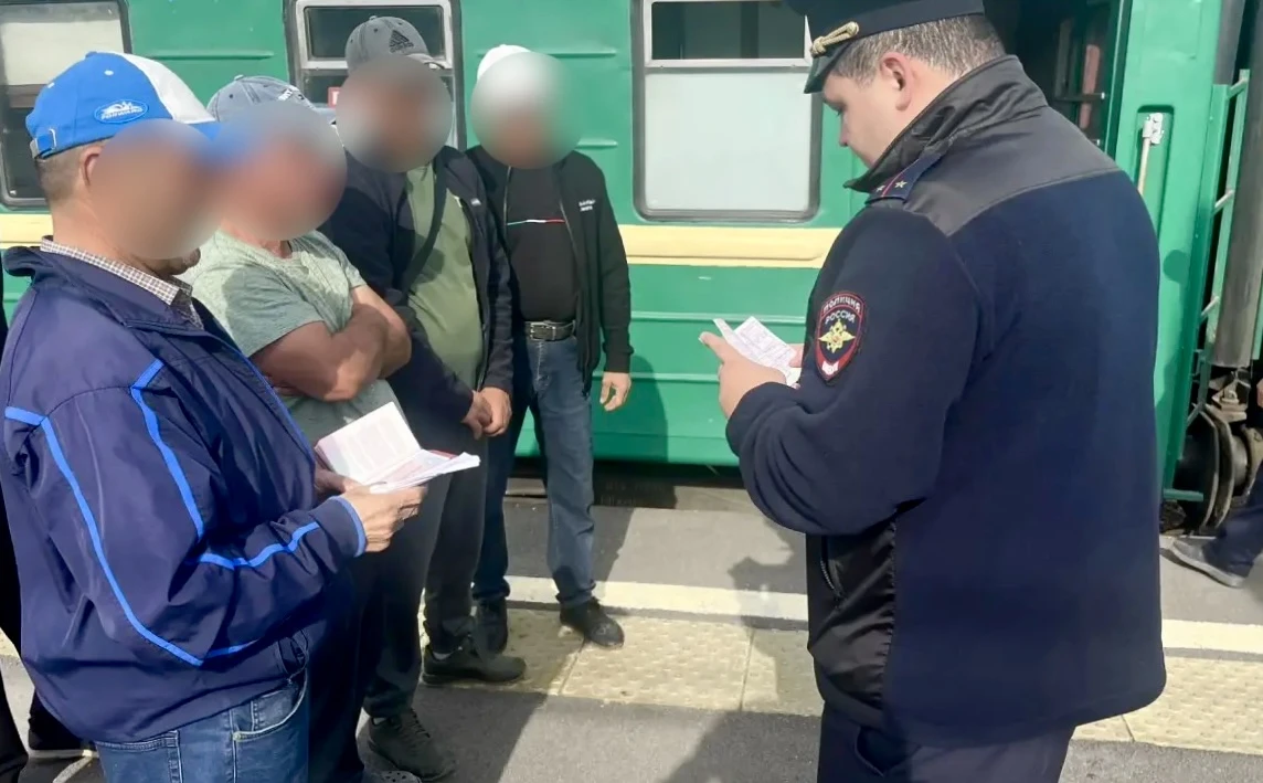 В аэропорту Астрахани задержали иностранного гражданина, находящегося в федеральном роз...