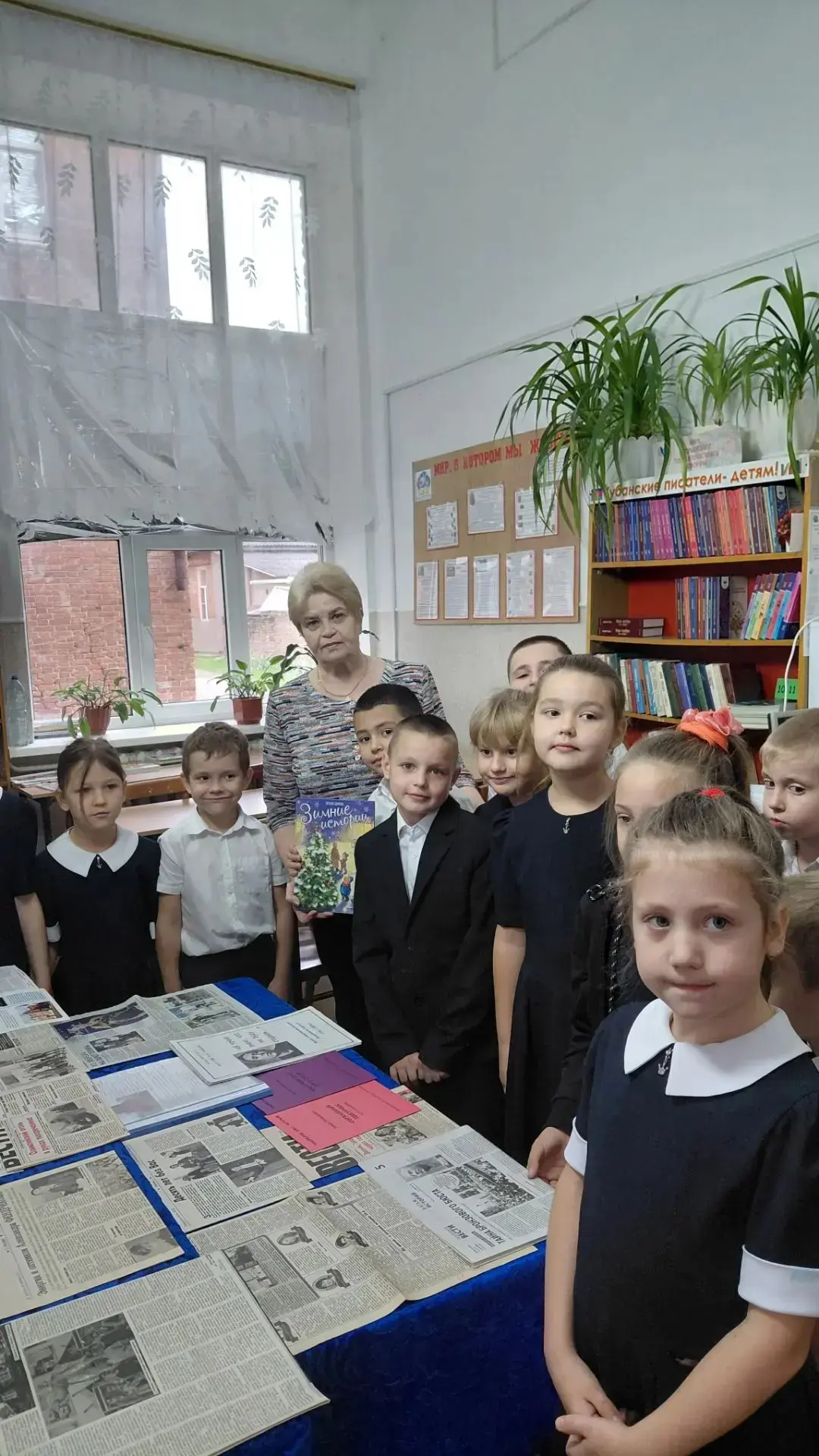 Учащиеся 1 «В» класса приняли участие в акции «Подари книгу школе»❤️📚