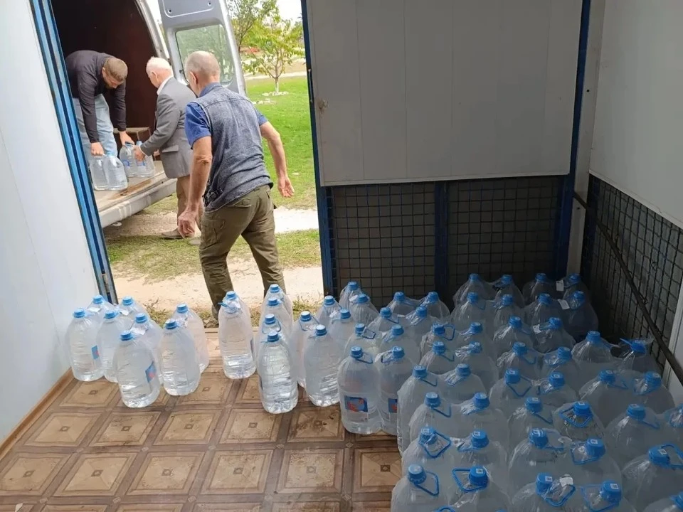 Жителям Ульяновки в Херсонской области доставили 600 литров воды
