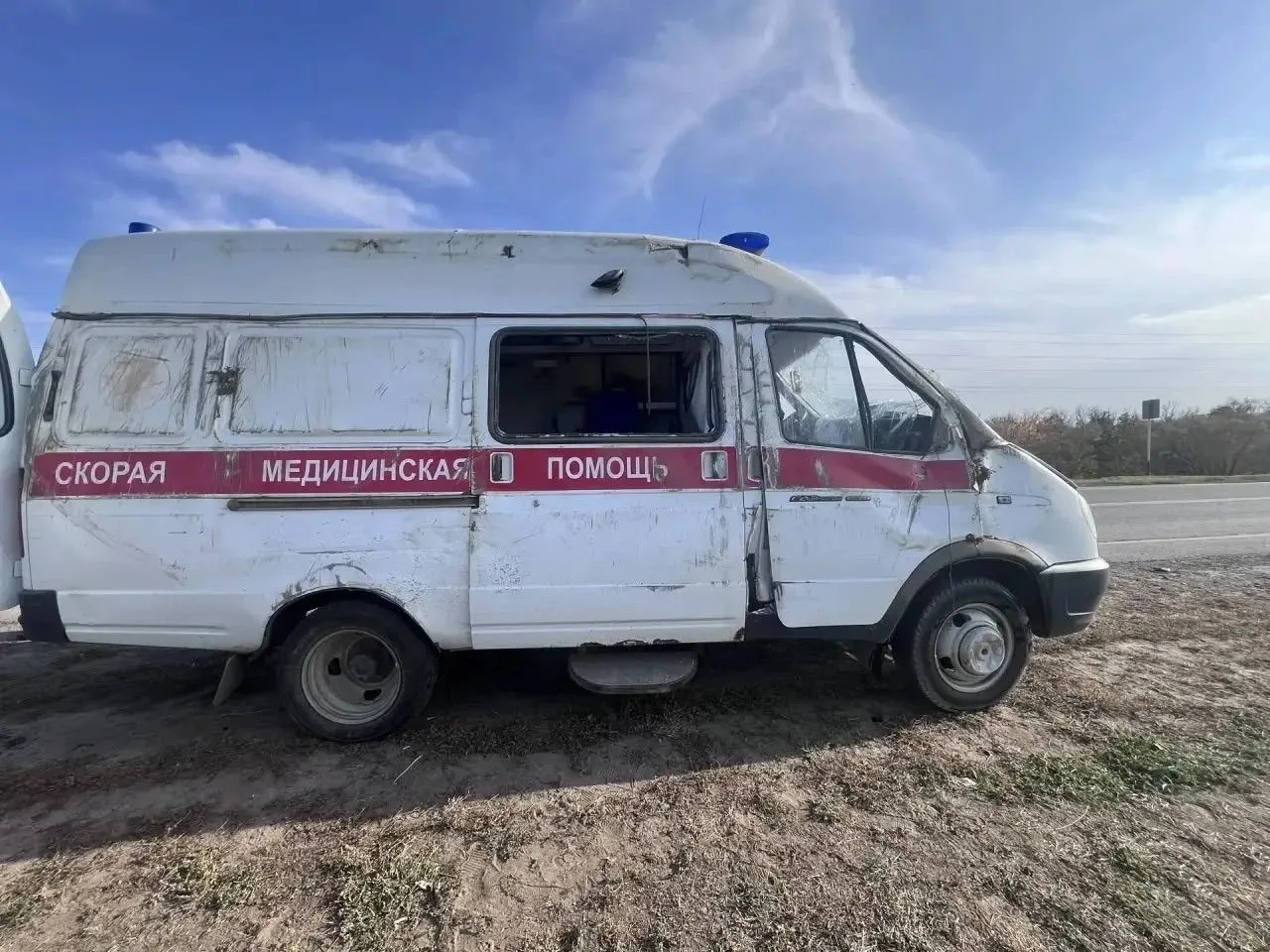 На подъезде к Сальску перевернулась «скорая»