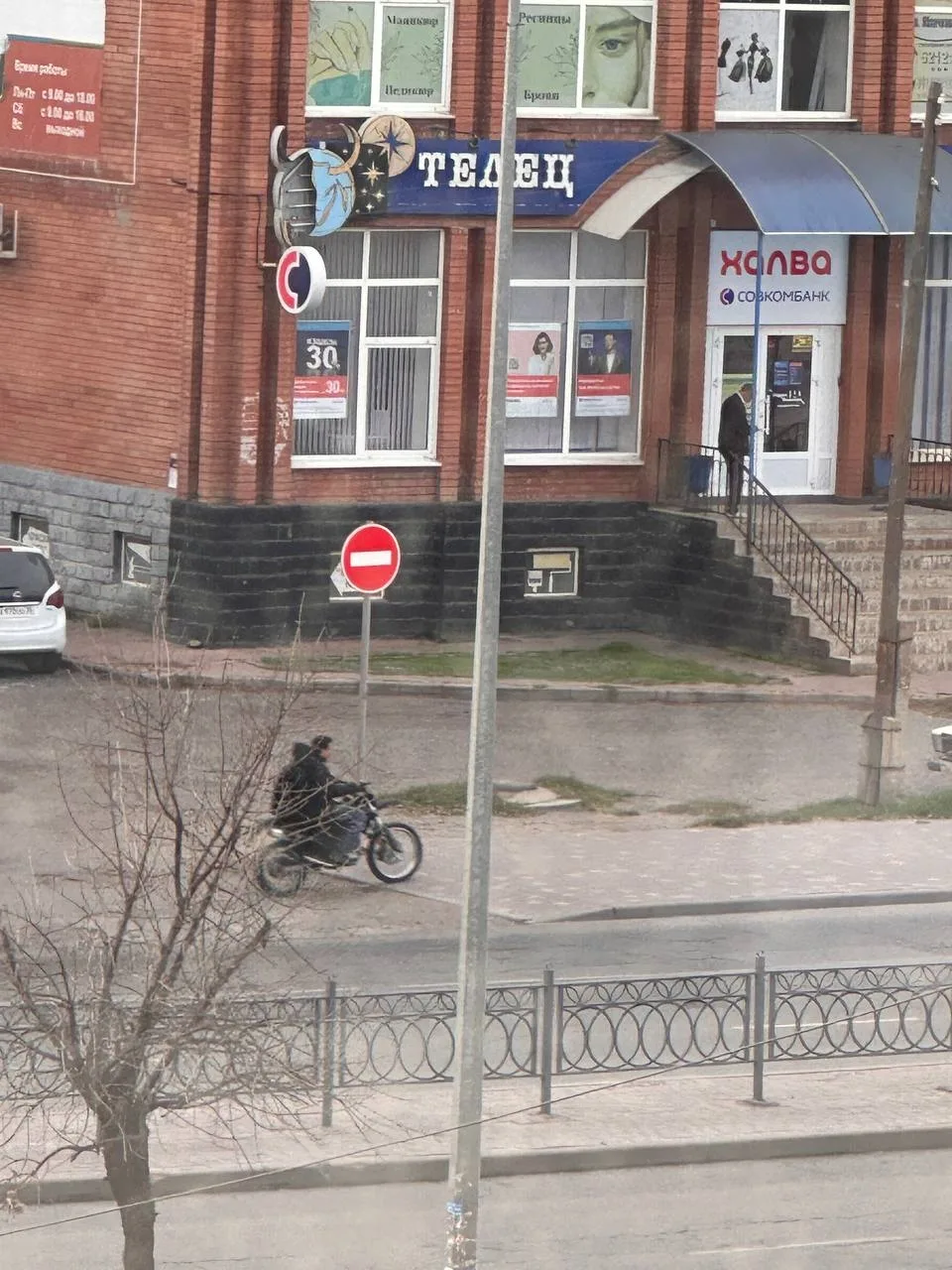 угнали данный мотоцикл, на фото угонщики, время 8:40, просьба если кто то проезжал мимо...