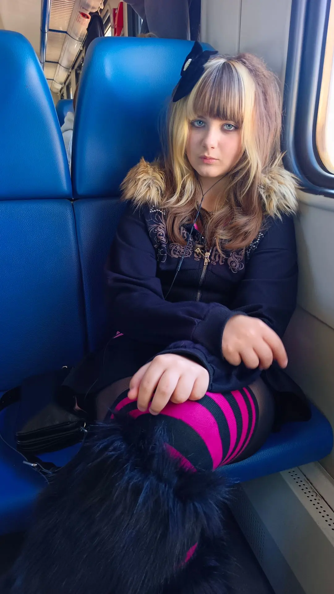 Моим детям 17 и 12 лет. Оба подростки. Оба - характерные личности.