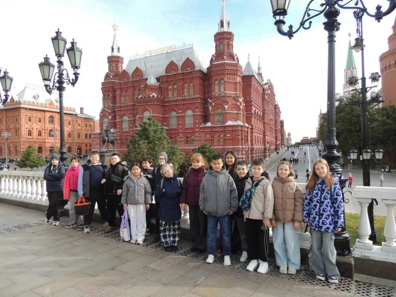 🏛 Школьники отправились в путешествие по древней Москве